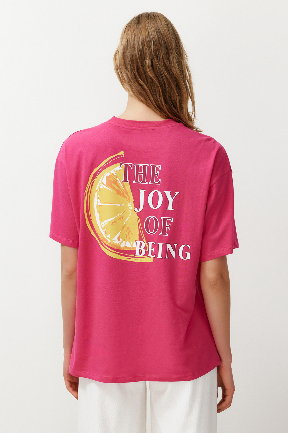Trendyolmilla  Fuşya Pembe %100 Kalın Pamuklu Sırt ve Ön Baskılı Oversize/Rahat Kesim Örme T-Shirt TWOSS24TS00233 - Görsel 6