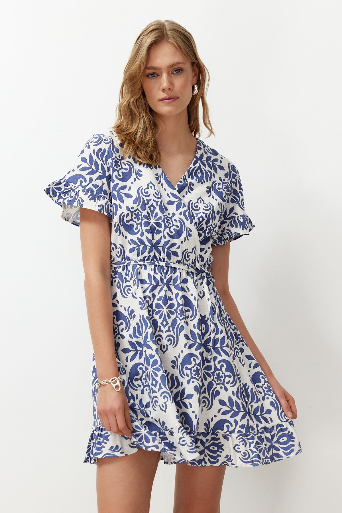 Trendyol Collection-Ecrufarbenes, gewebtes Minikleid mit Rock und Taillenöffnung im ethnischen Muster TWOSS24EL00760 6