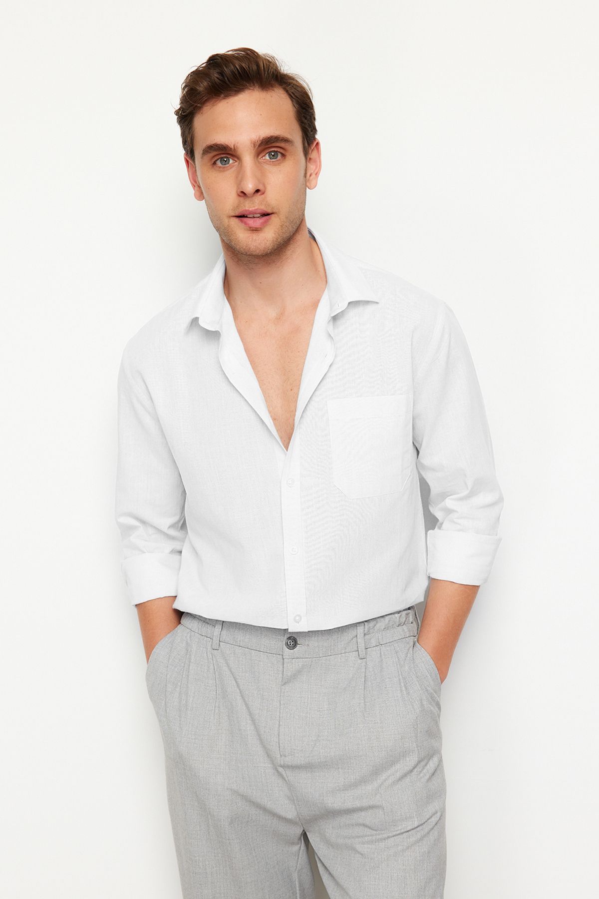 Trendyol Collection-Bílá košile Regular Fit ze 100% bavlny TMNSS24GO00063 12