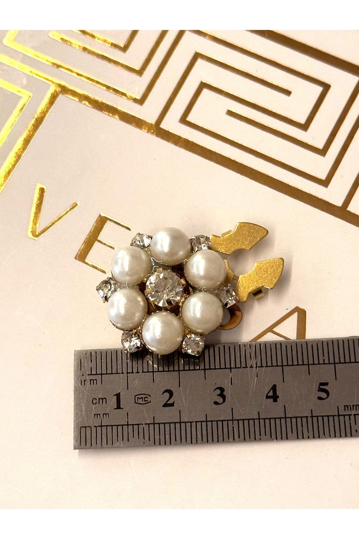 ODDA TASARIM ATÖLYESİ-Button with flower pattern pearls and large ktistal stones attachment-decal bottom clip skinless seamless 4