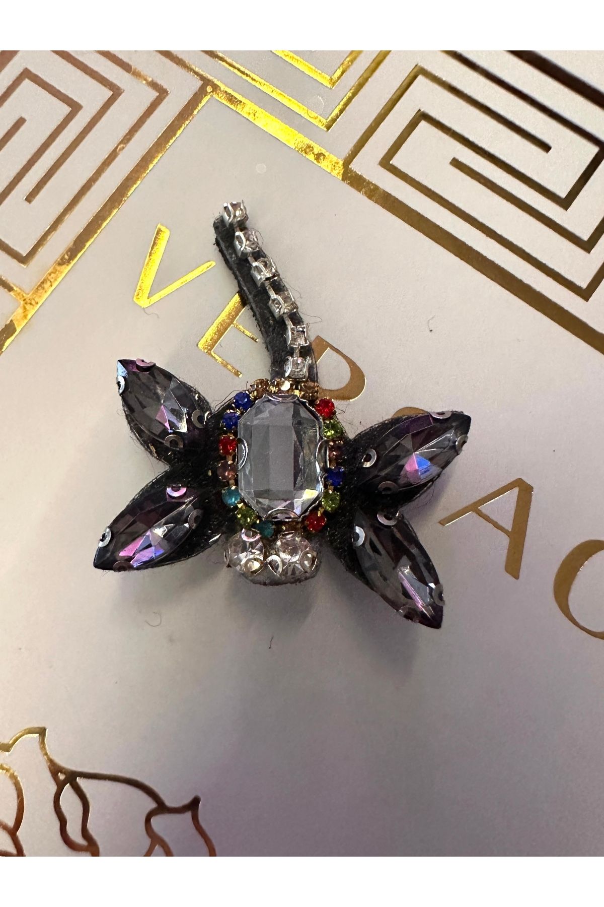 ODDA TASARIM ATÖLYESİ-Bee Model Colorful Stone Plug-and-Stick Clip Jointless Button 3