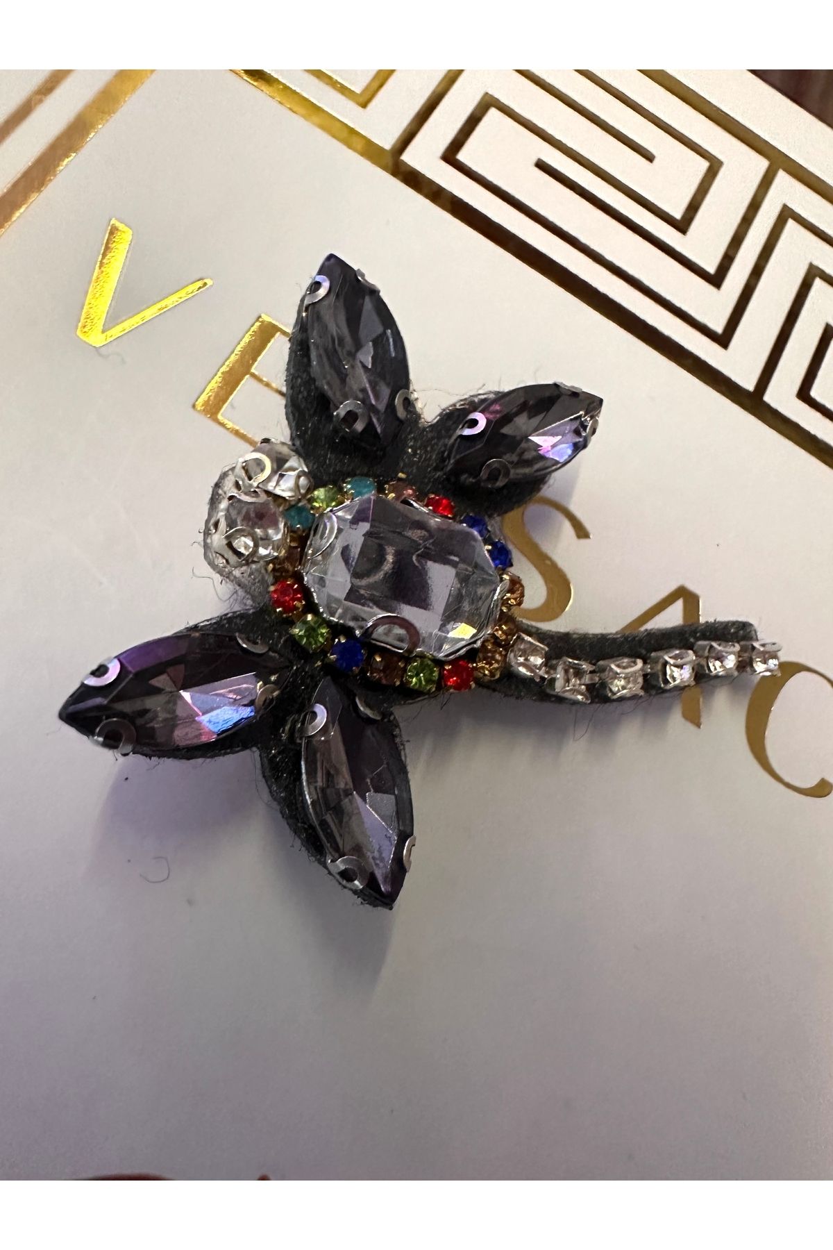 ODDA TASARIM ATÖLYESİ-Bee Model Colorful Stone Plug-and-Stick Clip Jointless Button 2