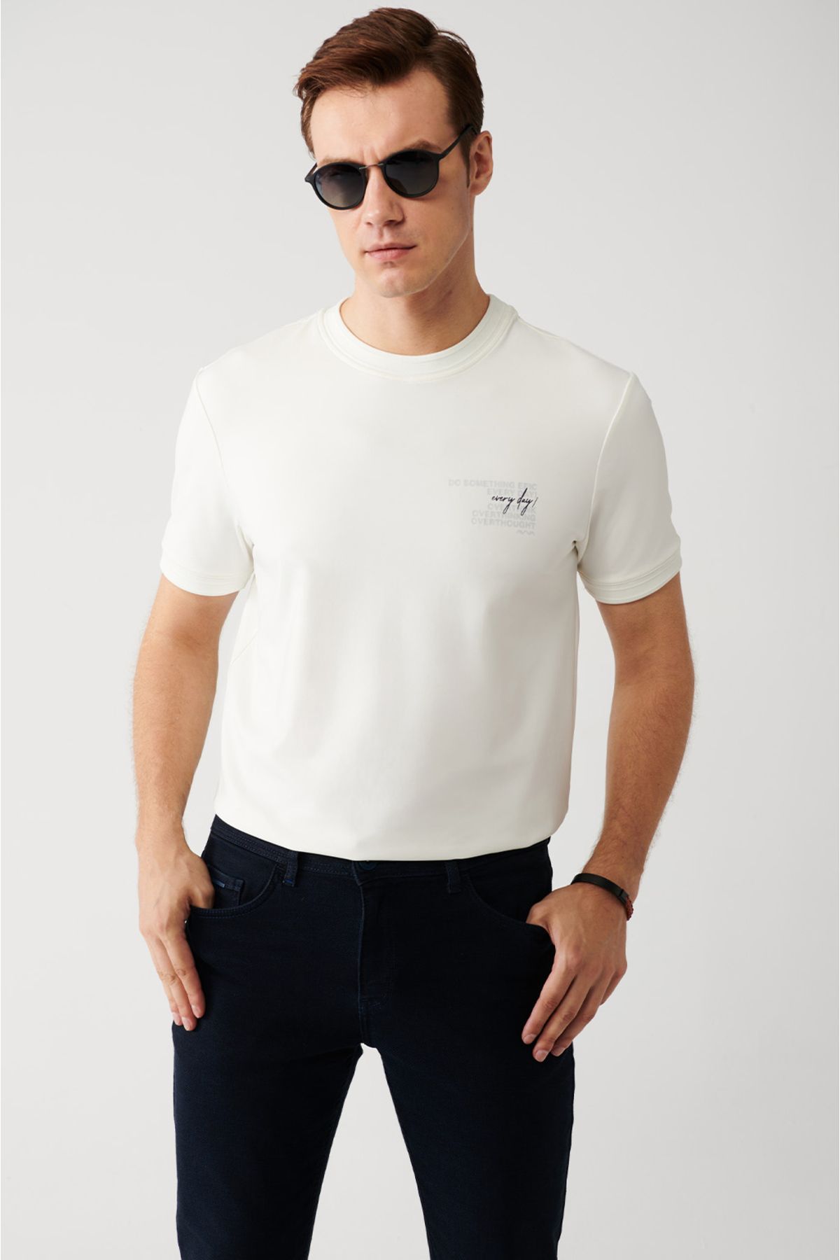 Avva یقه دوچرخه تی شرت سفید مردانه آستین کوتاه انعطاف پذیر چاپ منظم A32Y1007