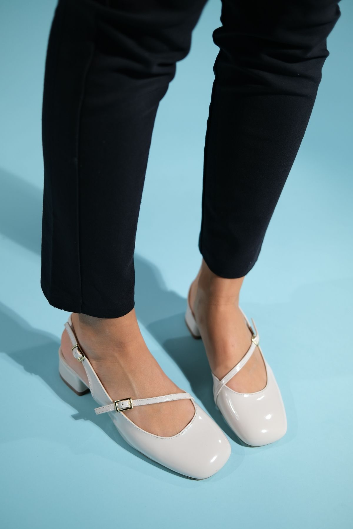 صندل نود زنانه Beige Patent چرمی Sandals luvishoes