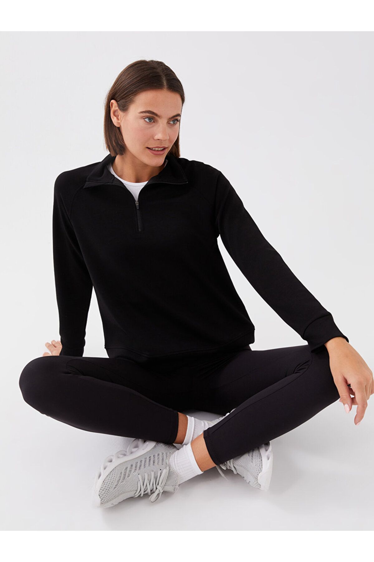 LC Waikiki Dik Yaka Reflektör Baskılı Uzun Kollu Kadın Sweatshirt