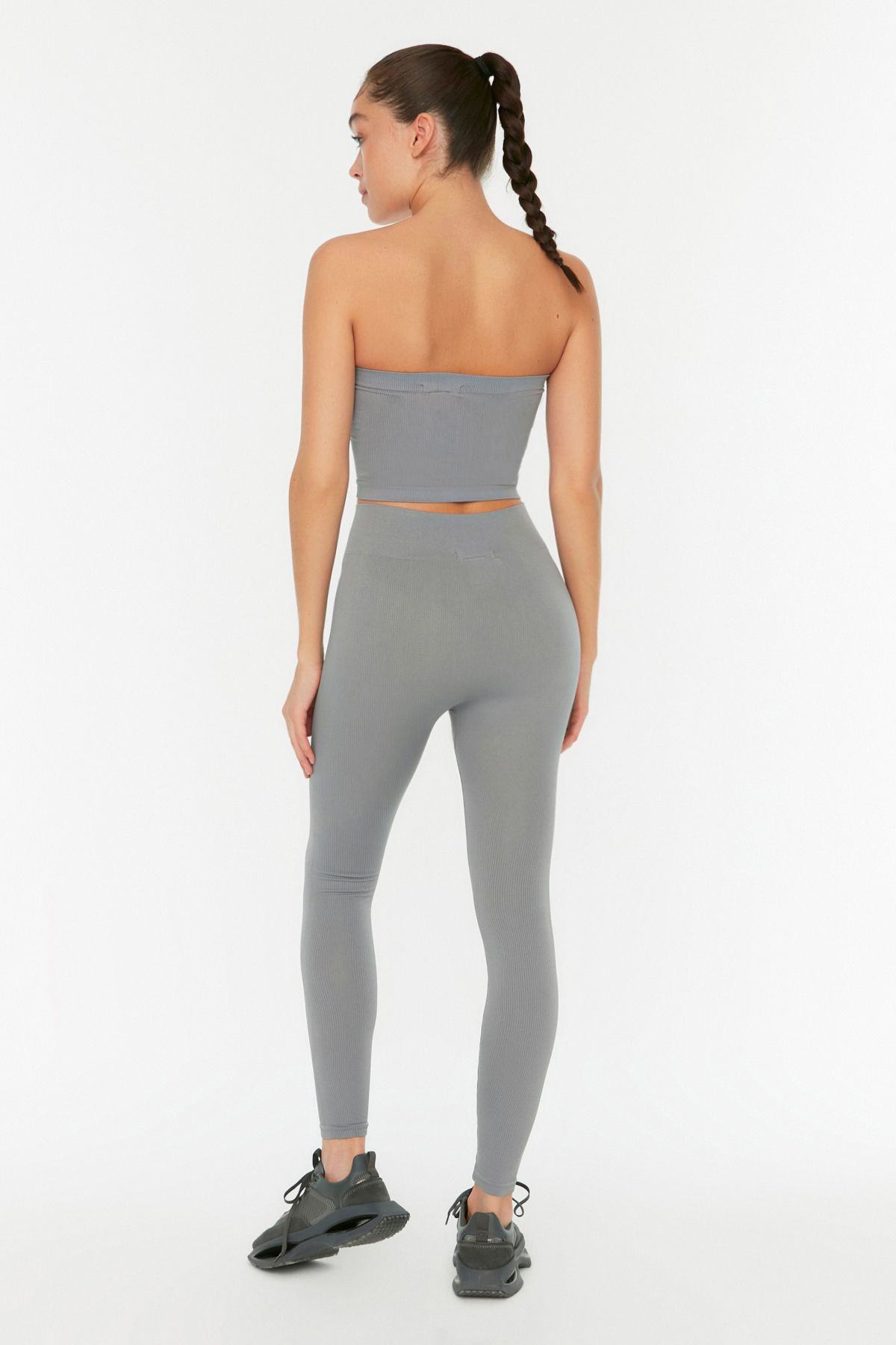 Trendyol Collection-Graue, nahtlos/nahtlos gestrickte Sport-Leggings in voller Länge TWOAW20TA0071 4