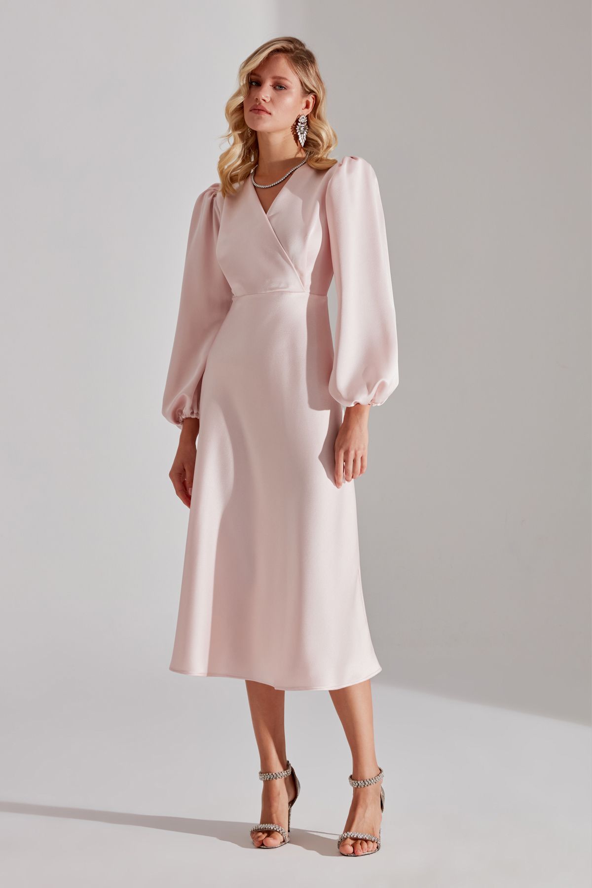 BETTY & SAM-Merry POWDER Zweireihiges, lockeres Kleid mit Kragen 1