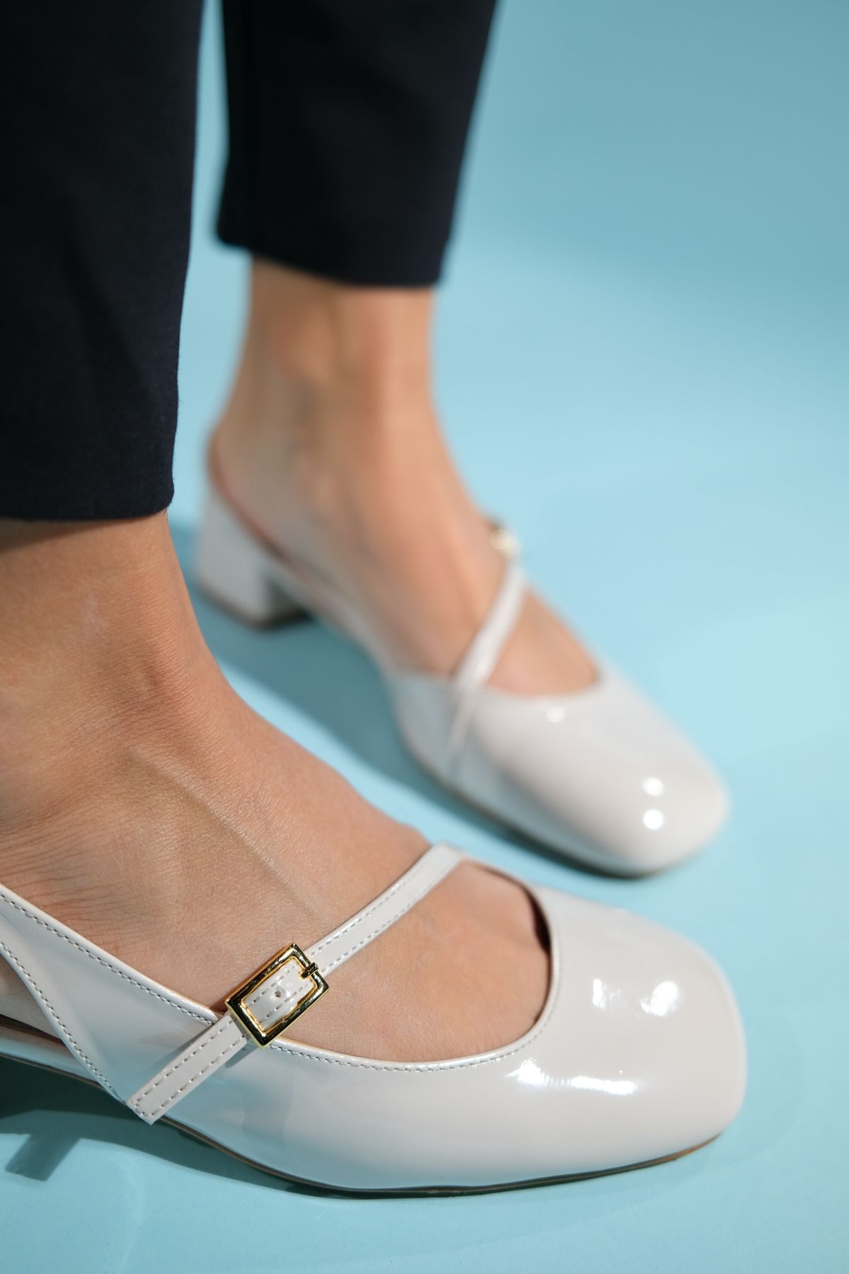 صندل نود زنانه Beige Patent چرمی Sandals luvishoes