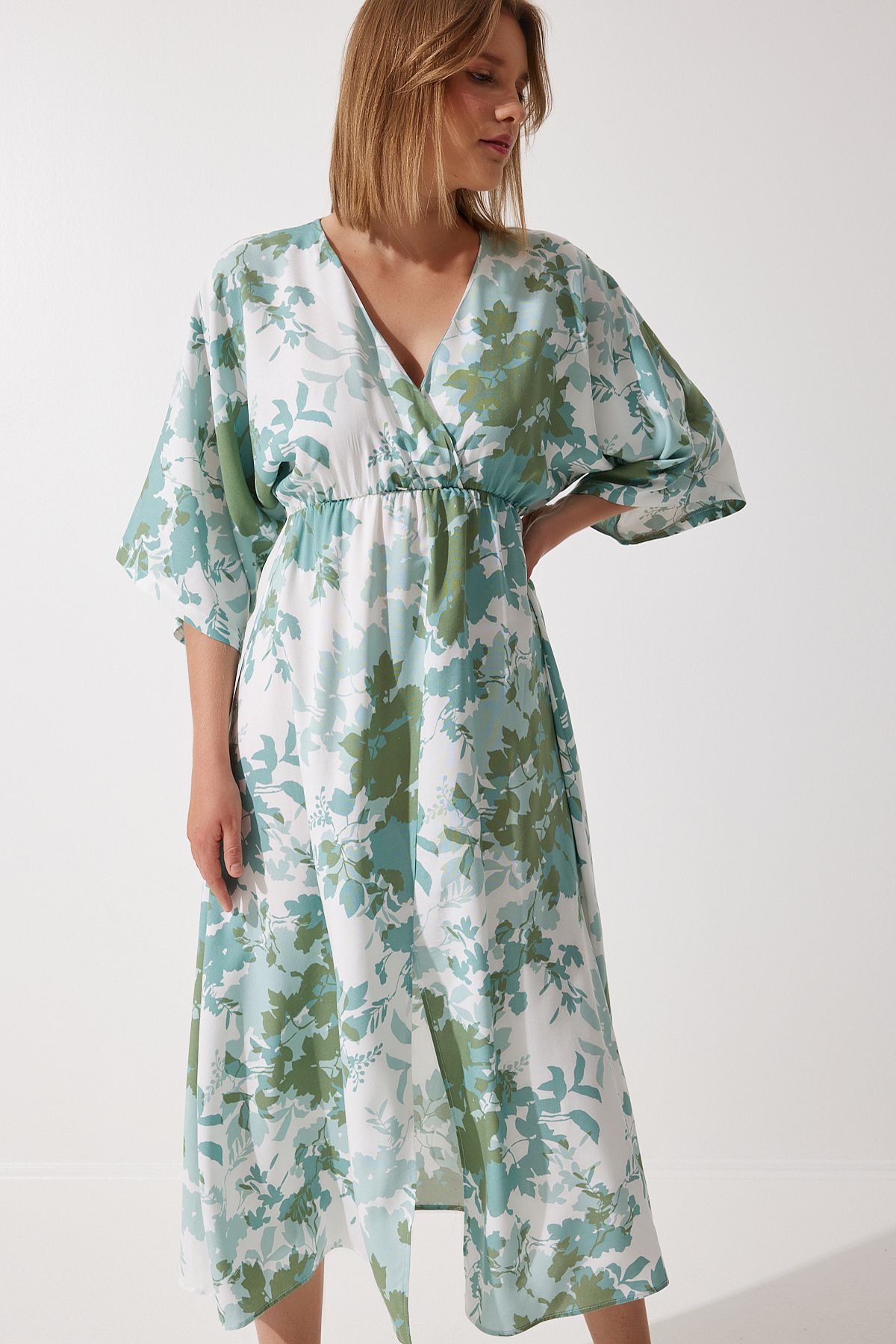Happiness İstanbul-Grünes gemustertes Sommerkleid aus Viskose mit Wickelkragen für Damen DK00166 4