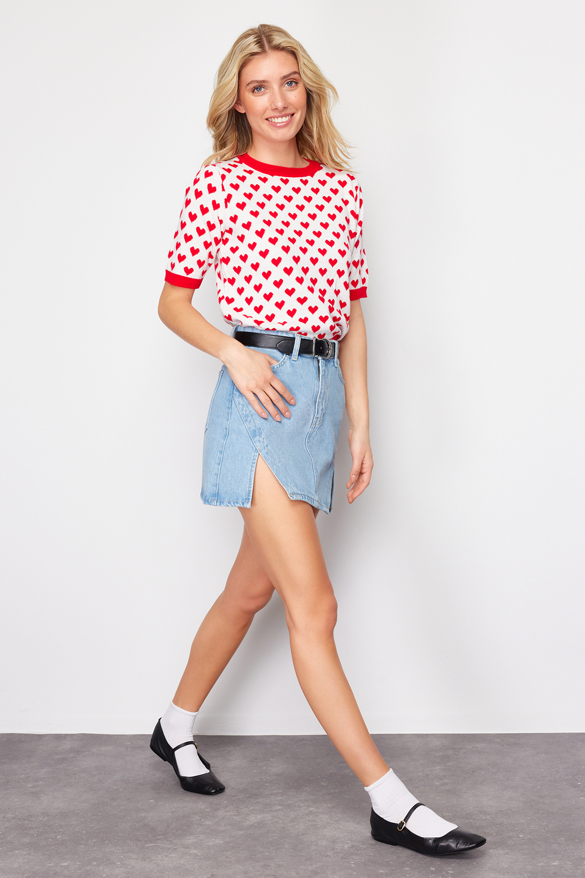 Trendyolmilla  Limited Edition Açık Mavi Yırtmaçlı Mini Denim Etek TWOSS23ET00347 - Görsel 9