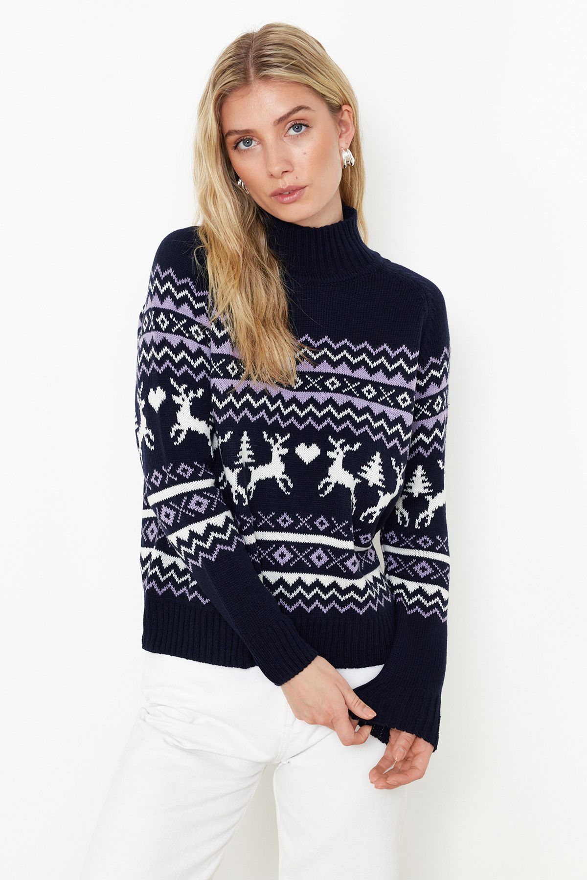 Trendyol Collection-Pulover din tricotaje cu modele cu tema de Crăciun bleumarin TWOAW23KZ01590 2
