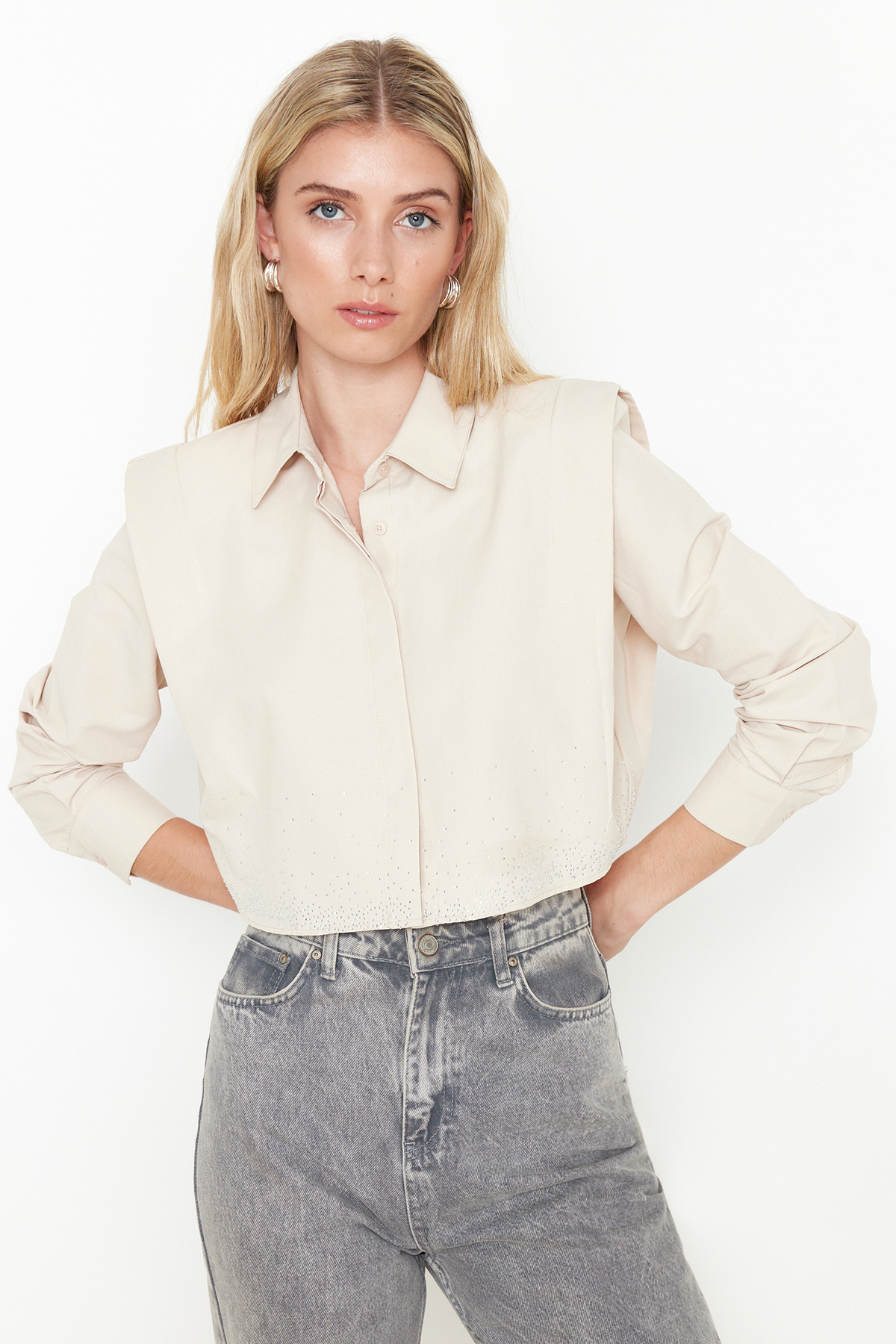 Trendyolmilla  Bej Kolları Vatkalı Taşlı Crop Dokuma Gömlek TWOSS24GO00041 - Görsel 3