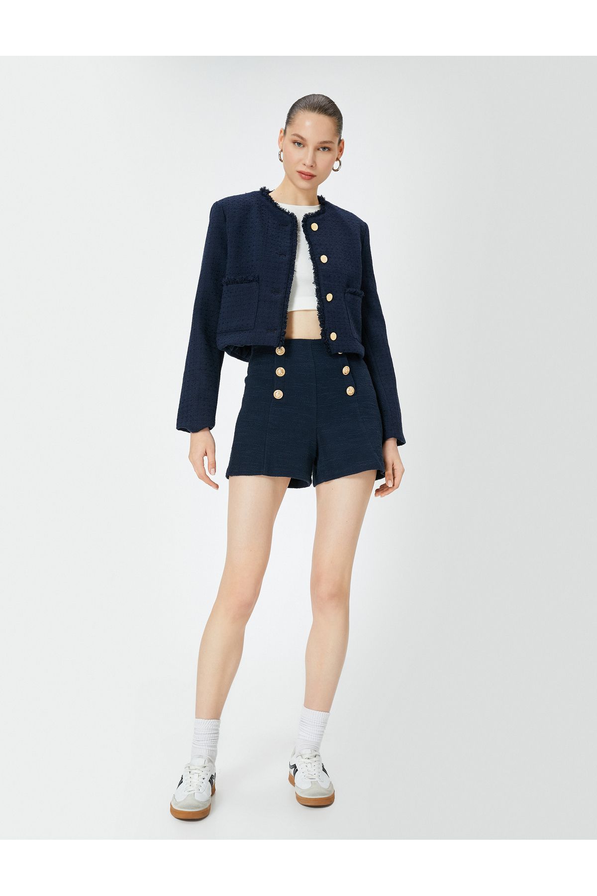 ژاکت Tweed Crop با دکمه های طلایی، یقه گرد و جیب