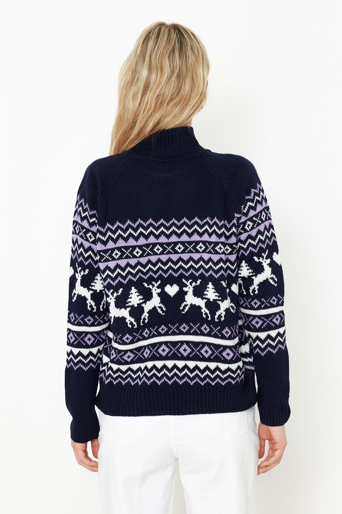 Trendyol Collection-Pulover din tricotaje cu modele cu tema de Crăciun bleumarin TWOAW23KZ01590 6
