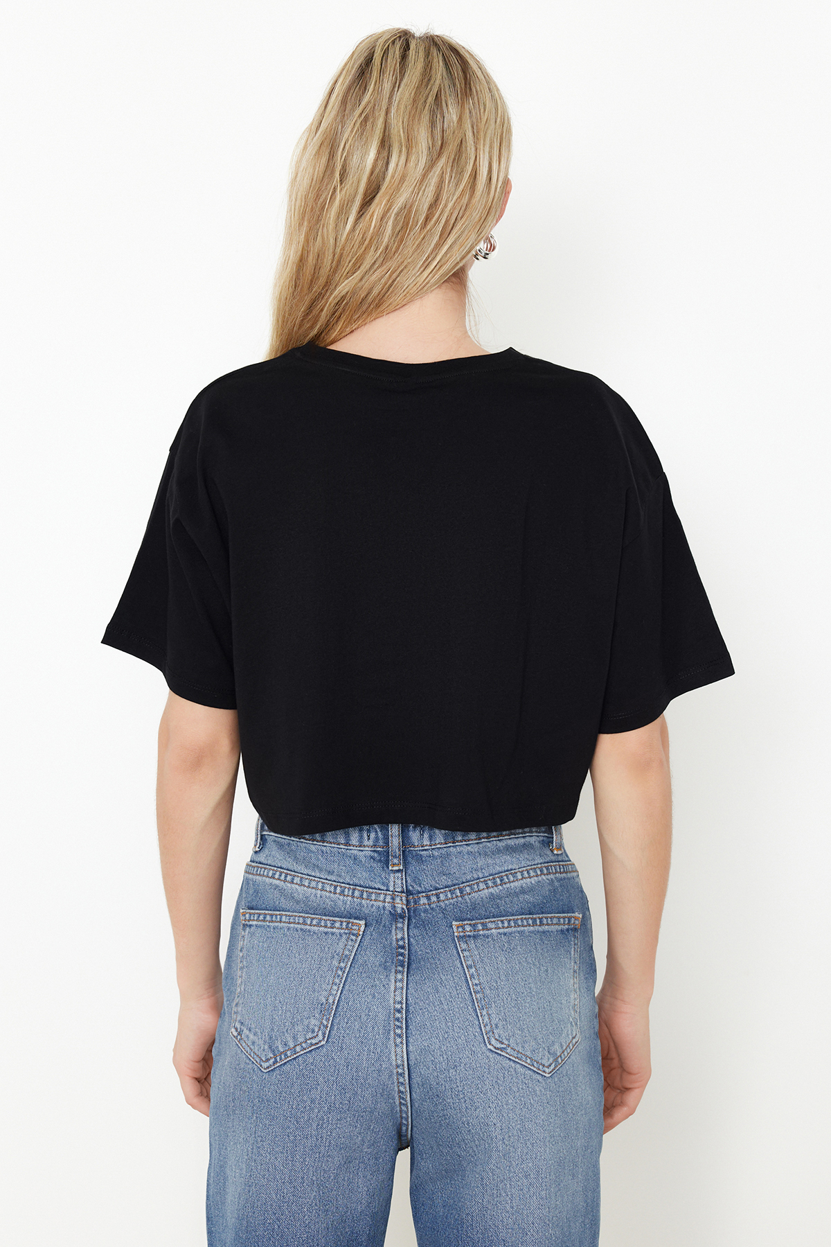 Trendyolmilla  Siyah-Beyaz 2'li Paket %100 Pamuk Relax/Rahat Kesim Crop Örme T-Shirt TWOSS24TS00224 - Görsel 6