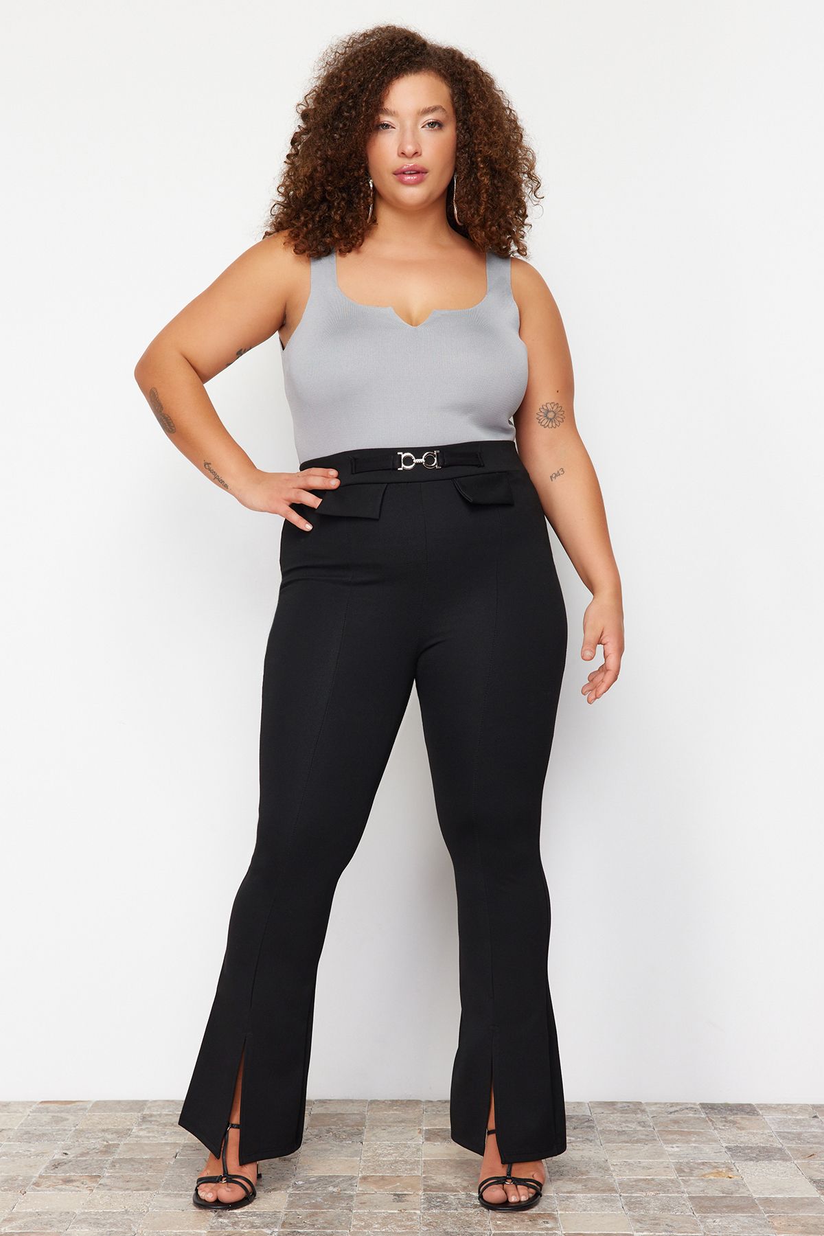 Trendyol Curve Czarne Spodnie Z Dzianiny Z Wysokim Stanem, Zapinane Na Sprzączkę I Szczegółowe Hiszpańskie Nogawki Kobieta - 2XL