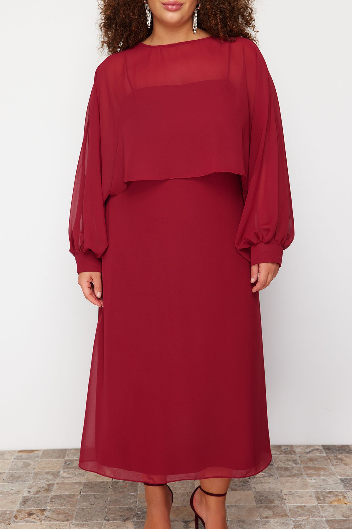 Trendyol Curve-Klaret Red Cape Detailní šifonové tkané šaty větší velikosti 4
