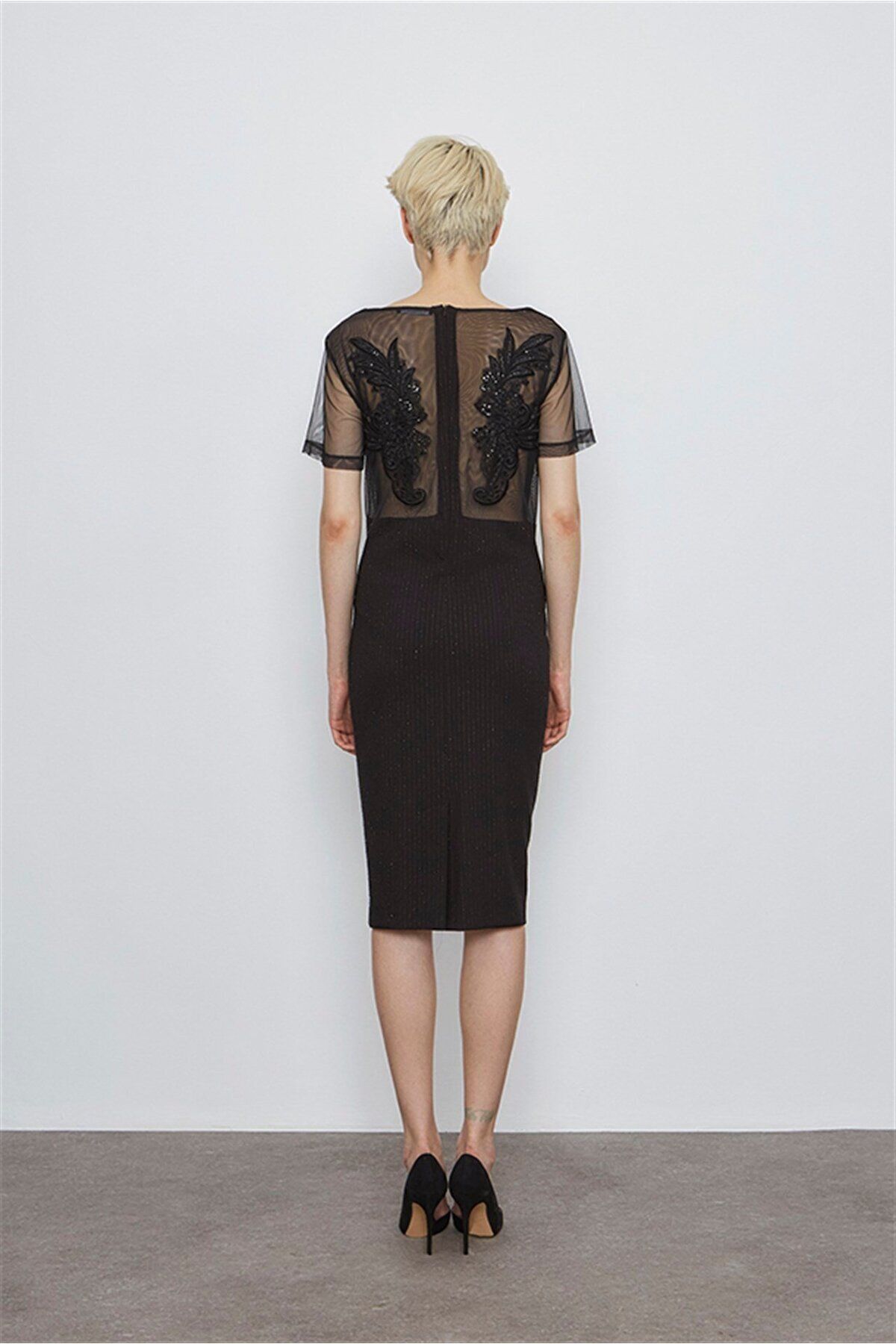 VERDA-Rochie transparentă cu broderie pe spate 8