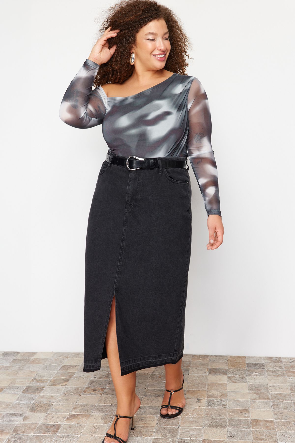 Trendyol Curve-Plus Size Asymmetrical Neckline - Abstract Pattern Anthracite Blouse Tbbss24Af00025 3