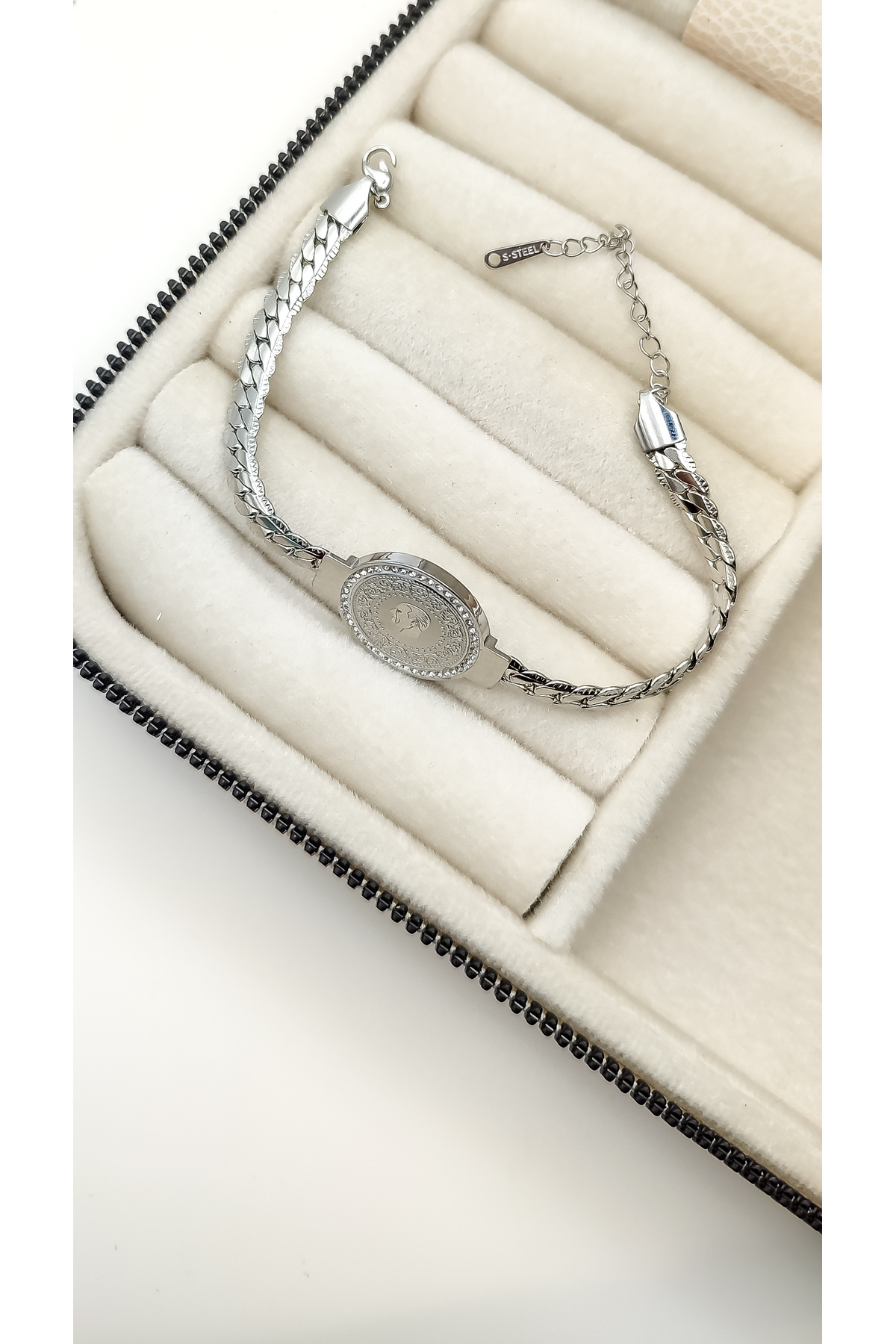 Çelik Çeyrekli Zirkon Taşlı Balık Sırtı Bileklik