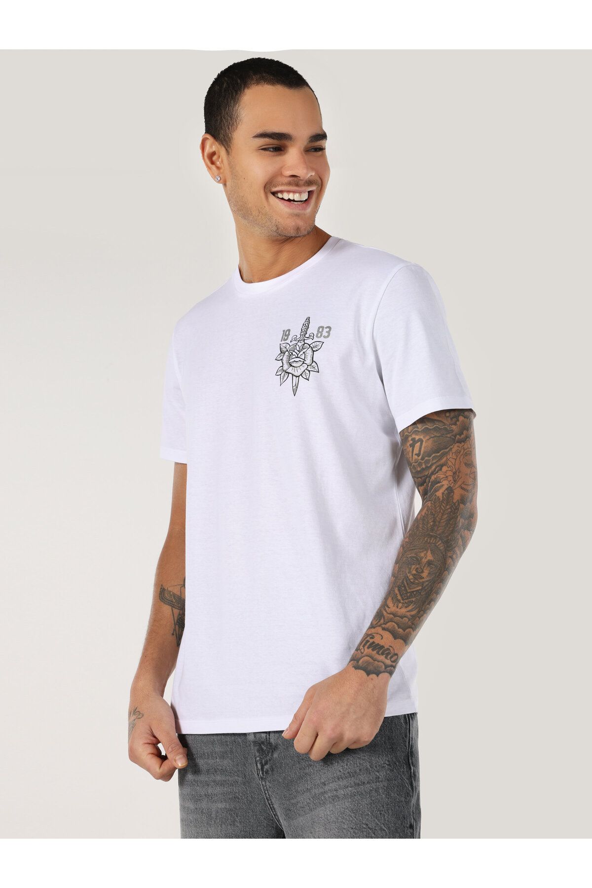 تی شرت سفید مردانه یقه دوچرخه مناسب به طور منظم طرح دار پوست آستین کوتاه t shirt Colin’s
