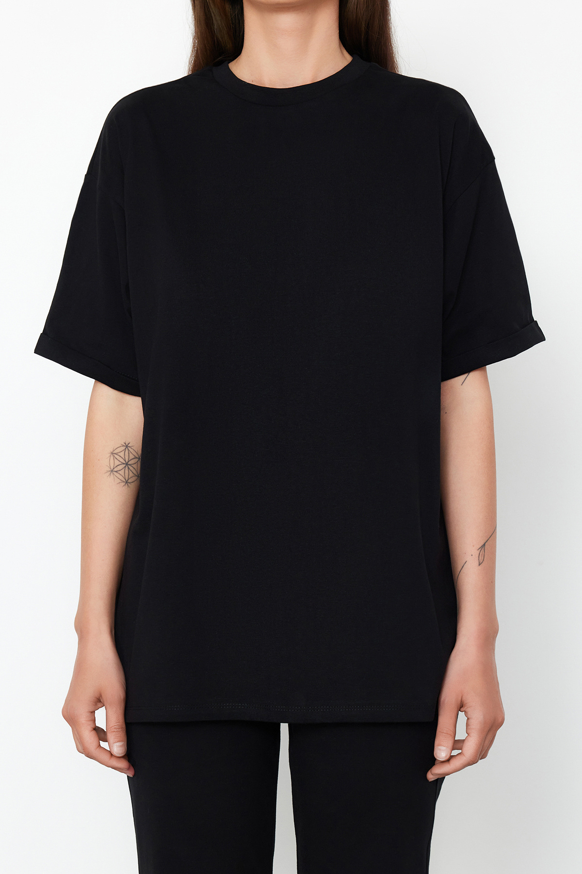 Trendyolmilla  Siyah %100 Pamuk Oversize Kalıp İspanyol Paça Örme T-shirt/Pantolon Alt-Üst Takım TWOSS24AU00059 - Görsel 4