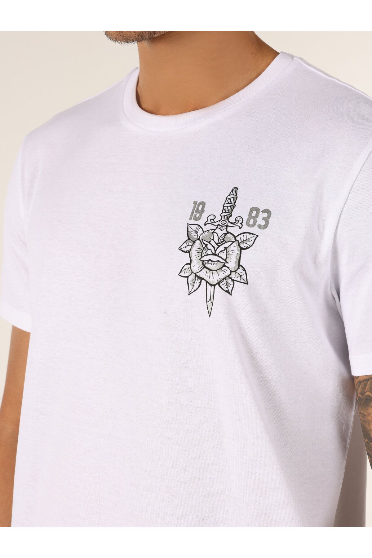 تی شرت سفید مردانه یقه دوچرخه مناسب به طور منظم طرح دار پوست آستین کوتاه t shirt Colin’s