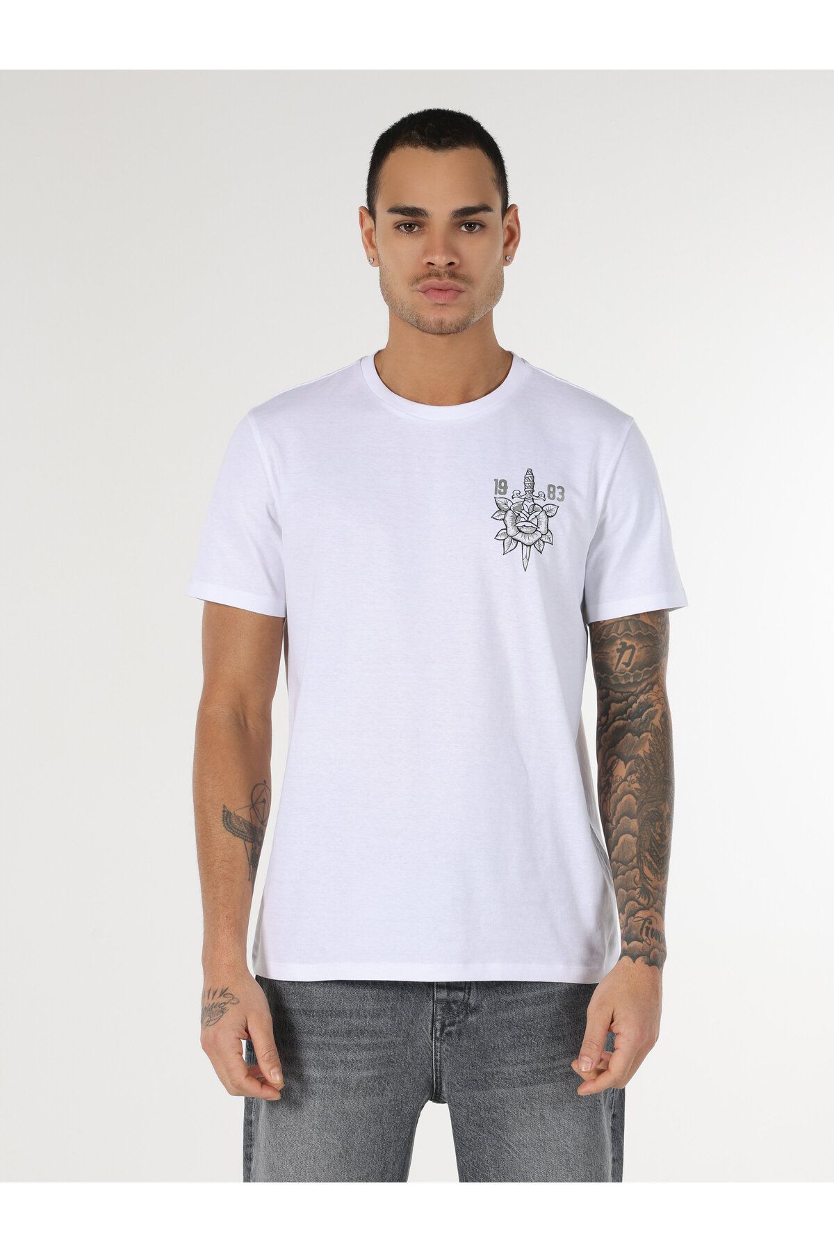 تی شرت سفید مردانه یقه دوچرخه مناسب به طور منظم طرح دار پوست آستین کوتاه t shirt Colin’s