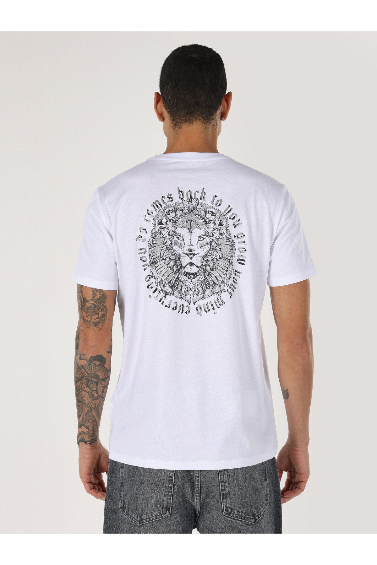 تی شرت سفید مردانه یقه دوچرخه مناسب به طور منظم طرح دار پوست آستین کوتاه t shirt Colin’s