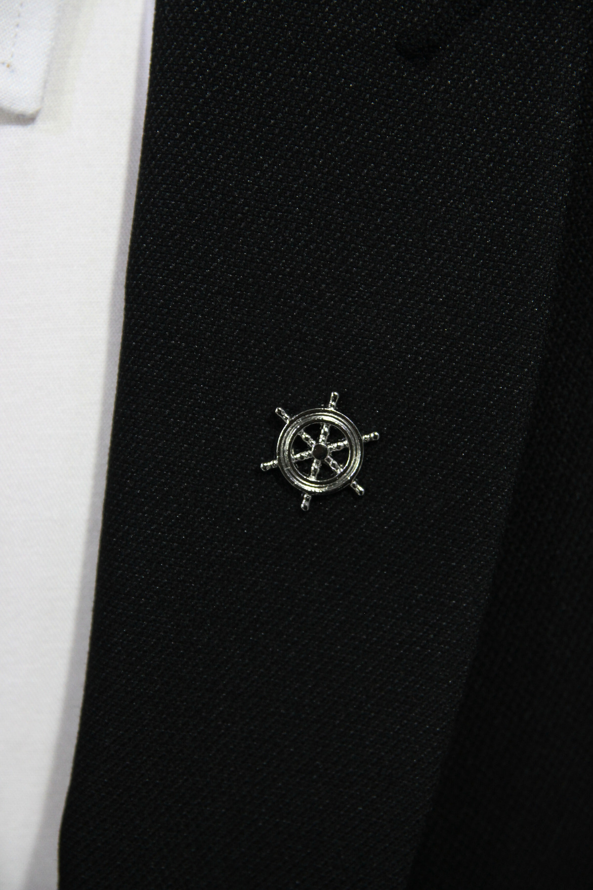 Elegante Cravatte Dümen Figürlü Gümüş Gri Renk Ceket Yaka İğnesi Rozet Broş Kaptan Gemi Turizm