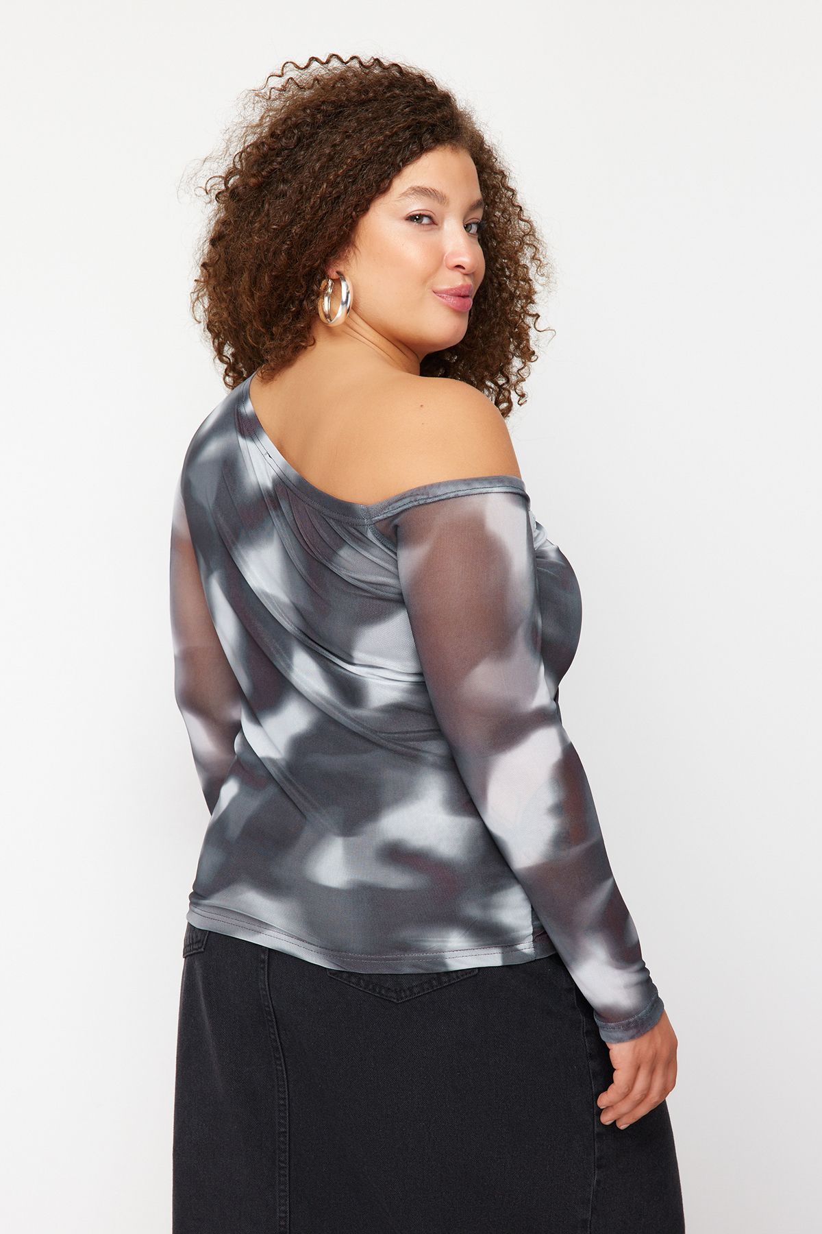 Trendyol Curve-Plus Size Asymmetrical Neckline - Abstract Pattern Anthracite Blouse Tbbss24Af00025 6