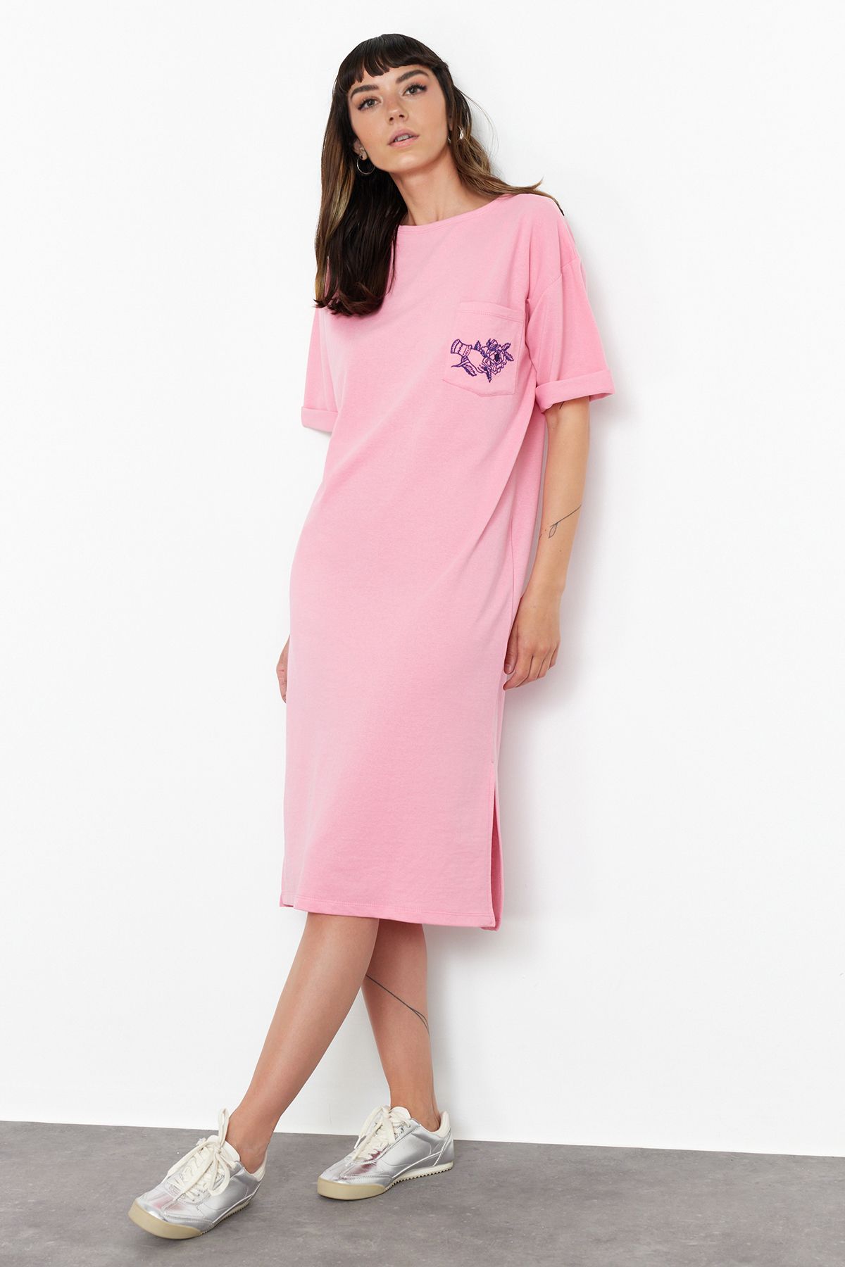 Trendyol Collection-Ροζ Κεντητό Χαλαρό/Άνετο Πλεκτό Φόρεμα με λαιμόκοψη Midi TWOSS21EL0175 2
