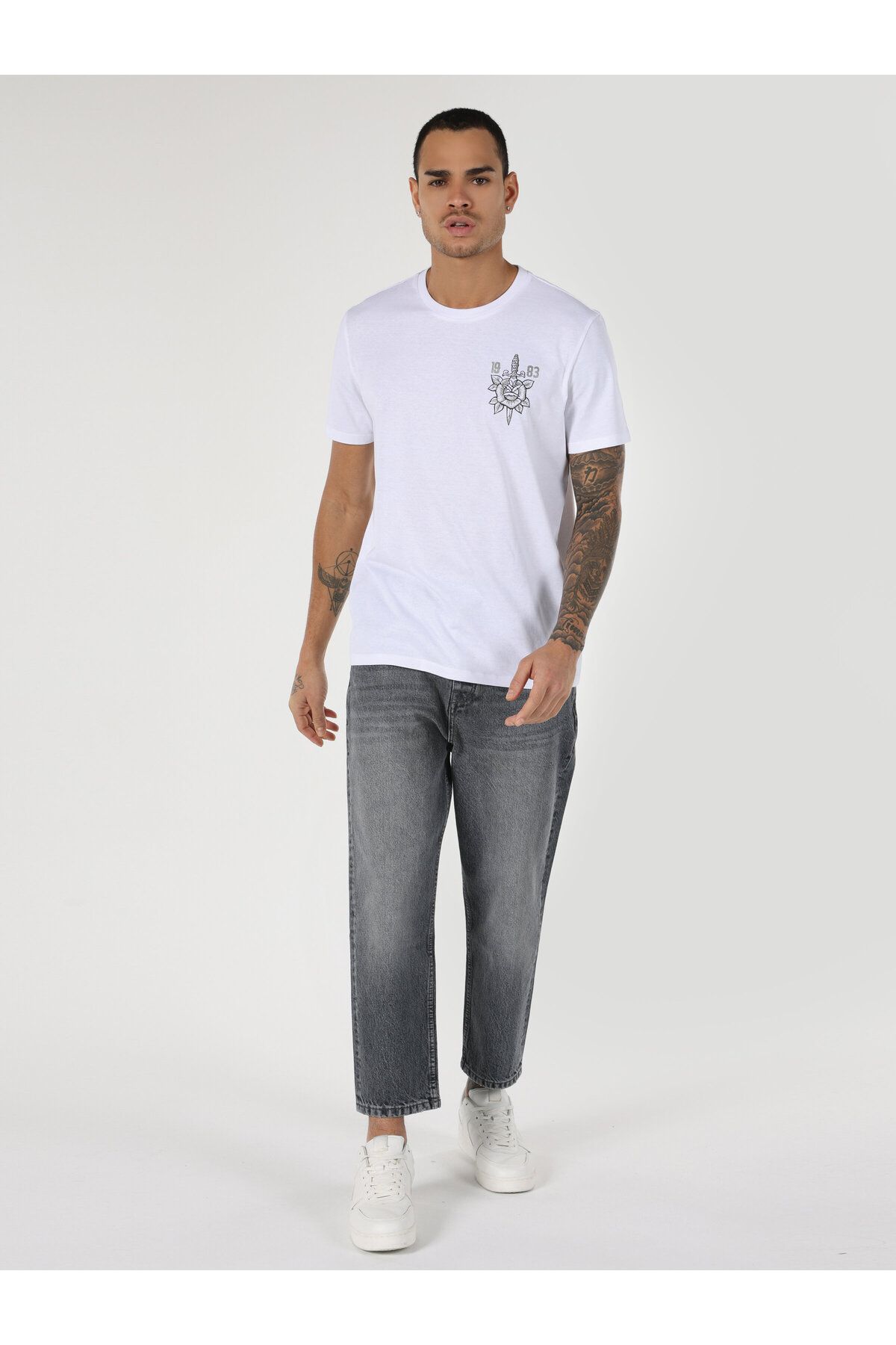 تی شرت سفید مردانه یقه دوچرخه مناسب به طور منظم طرح دار پوست آستین کوتاه t shirt Colin’s