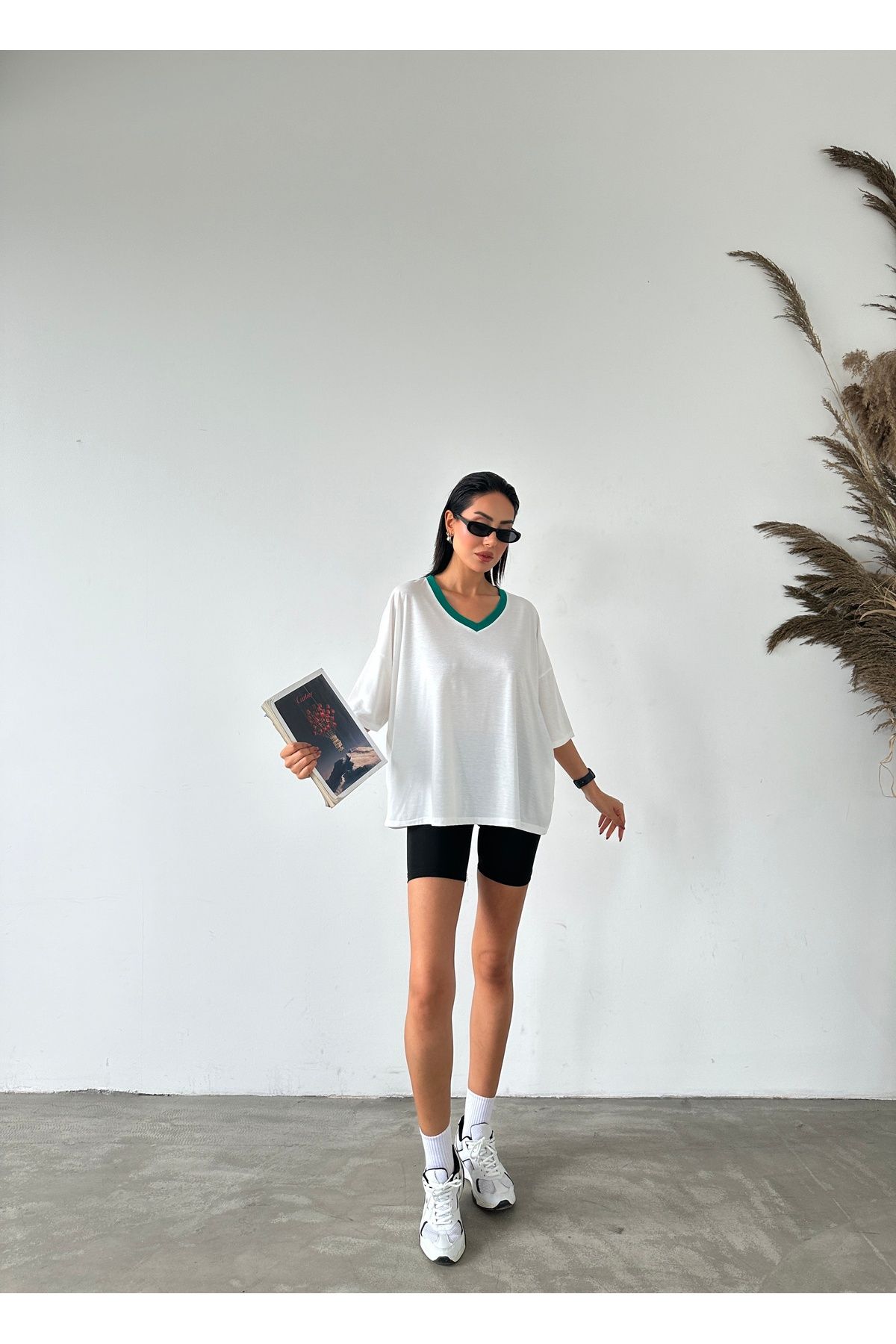 Fiori-Farbiges Basic T-Shirt mit V-Ausschnitt 3