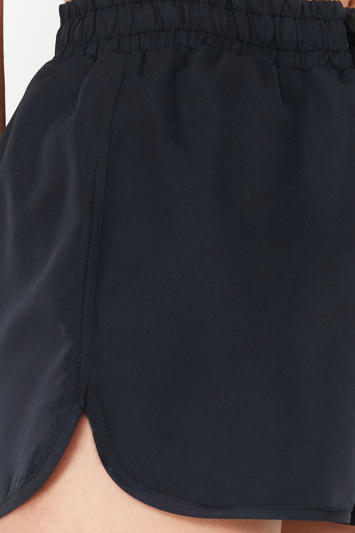 Trendyolmilla  Çizgili Dokuma Plaj Mini Yüksek Bel Şort & Bermuda TBESS24SR00000 - Görsel 4