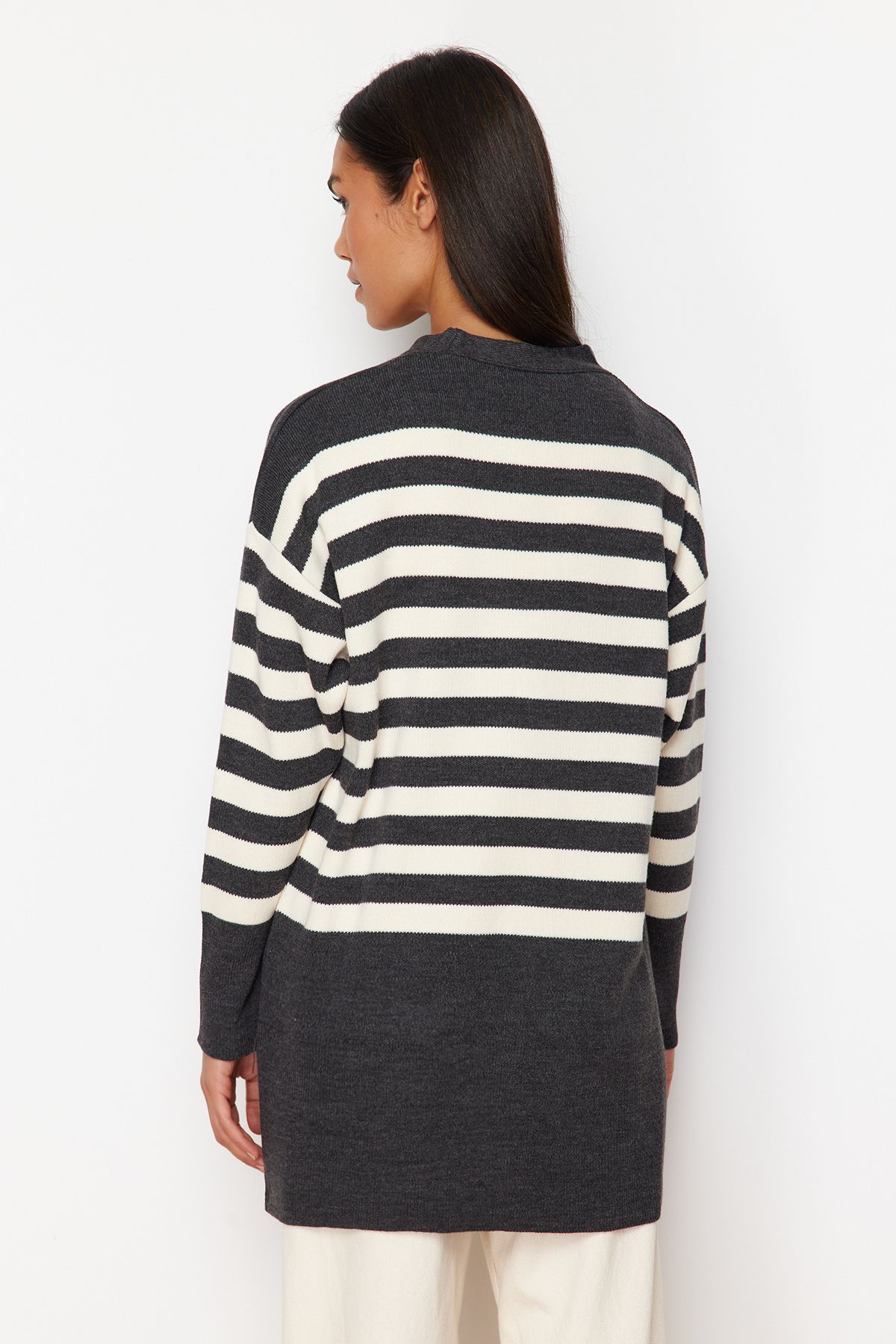 Trendyol Modest-Ζακέτα με ριγέ πλεκτό ανθρακί με λαιμόκοψη TCTAW24TH00034 6