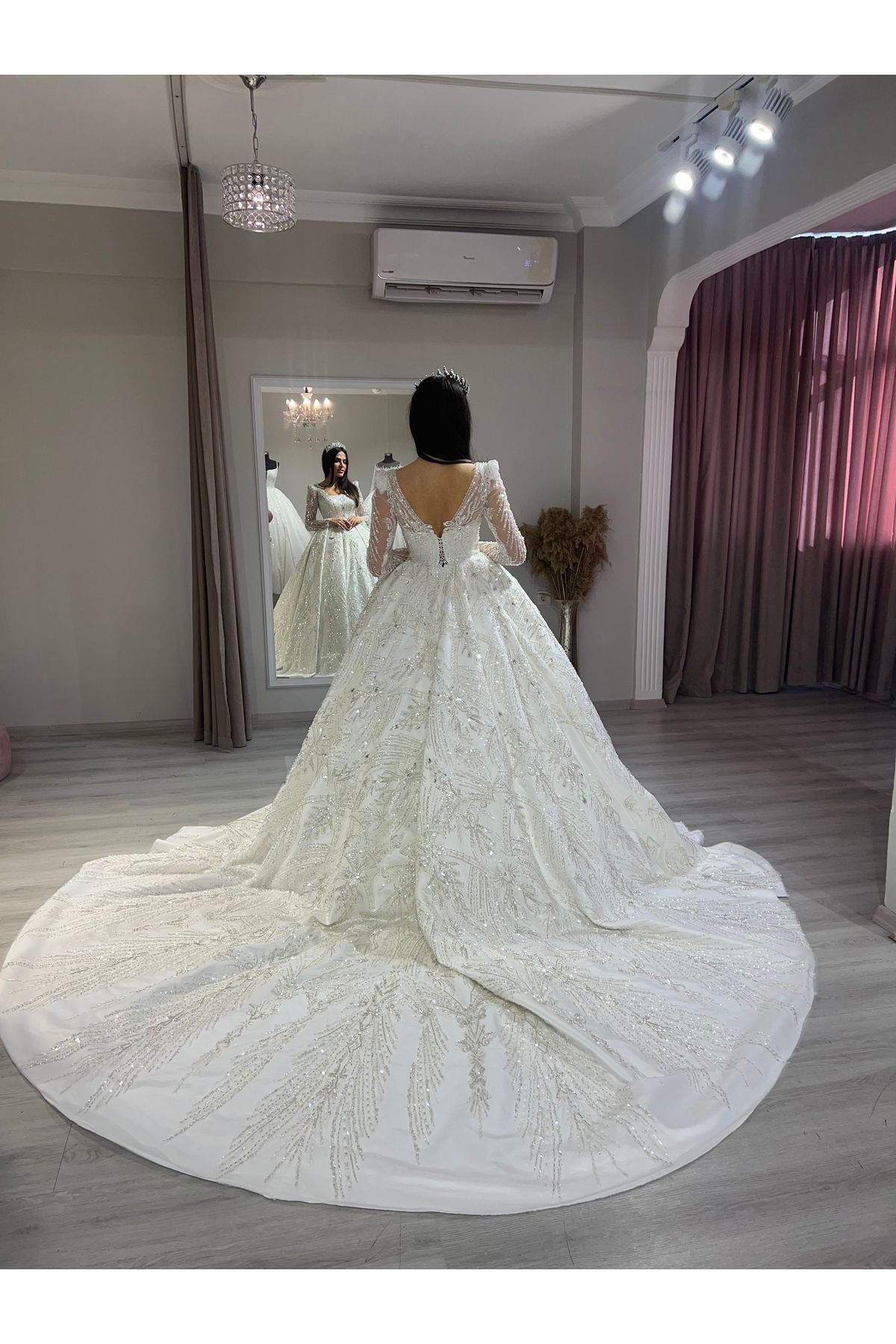 https://cdn.dsmcdn.com/ty1282/product/media/images/prod/SPM/PIM/20240429/12/2dbecfa6-b61d-362c-93d4-c7951301f5f0/1_org_zoom.jpg