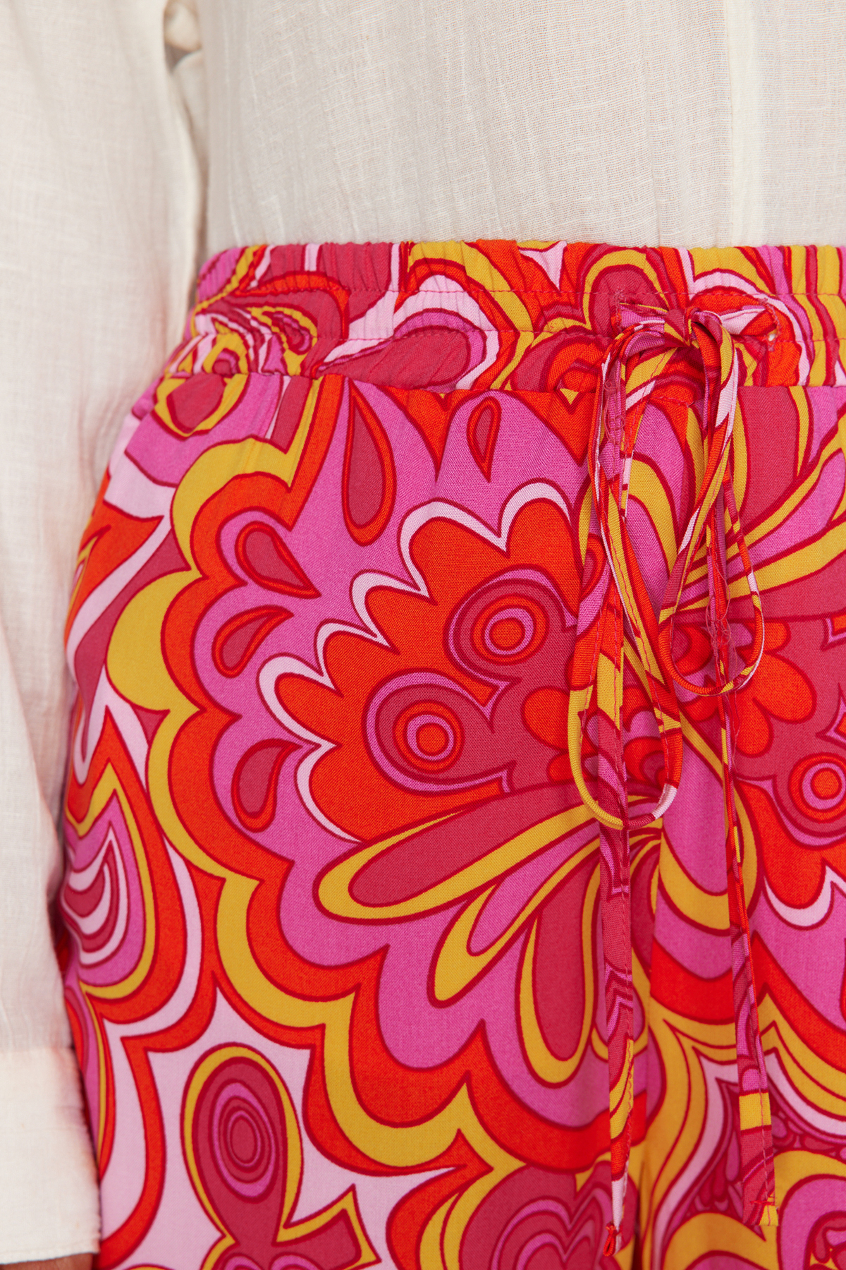 Trendyolmilla  Pembe Beli Lastikli Bağlama Detaylı Wide Leg/Geniş Paça Desenli Dokuma Pantolon TWOSS24PL00159 - Görsel 5