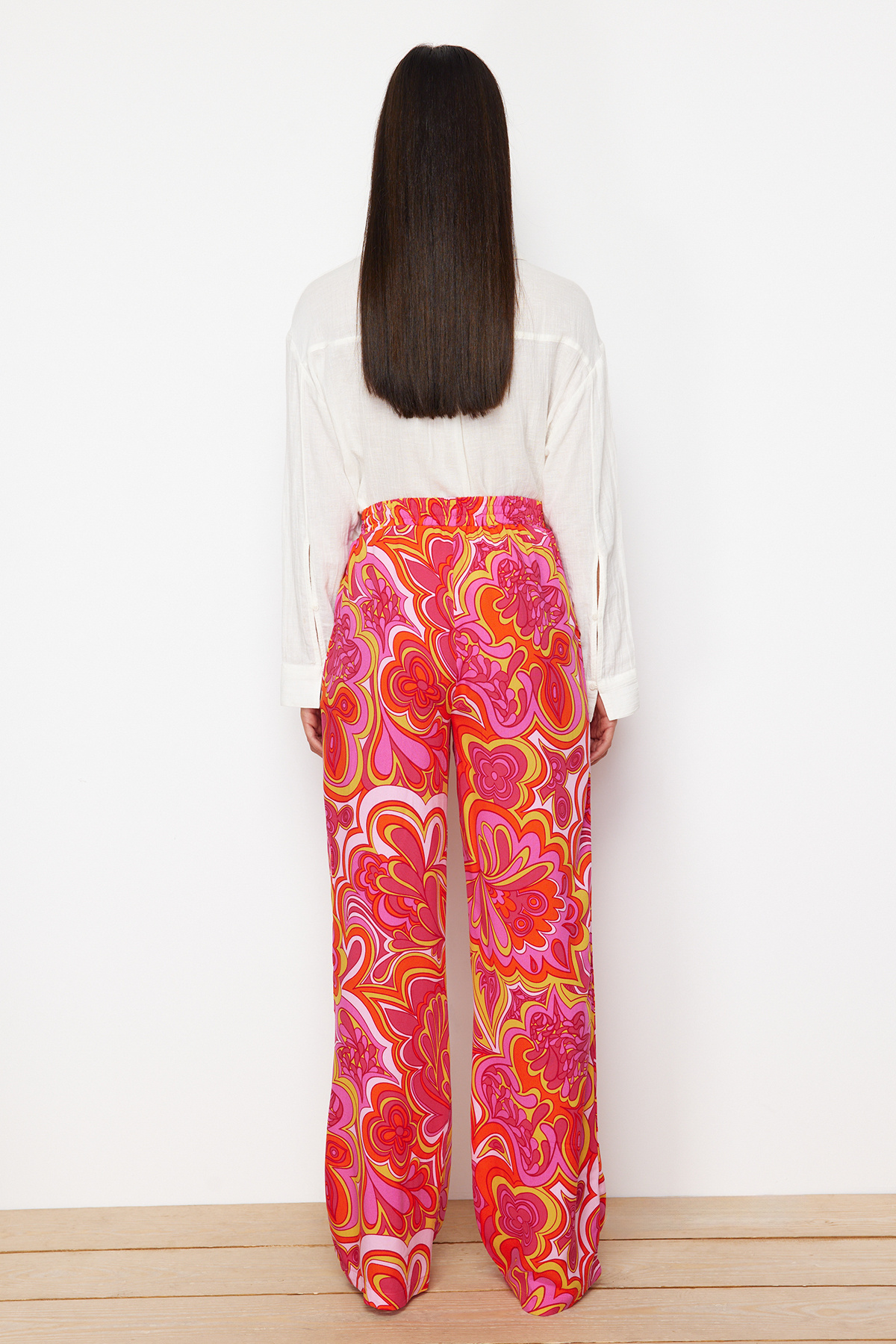 Trendyolmilla  Pembe Beli Lastikli Bağlama Detaylı Wide Leg/Geniş Paça Desenli Dokuma Pantolon TWOSS24PL00159 - Görsel 6