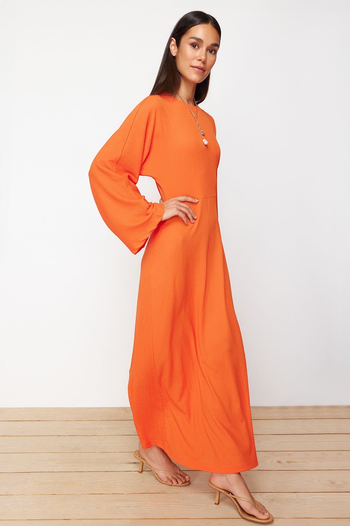Trendyol Modest-Pomarańczowa sukienka dzianinowa z teksturą - hiszpańskie rękawy TCTSS23EB00210 2
