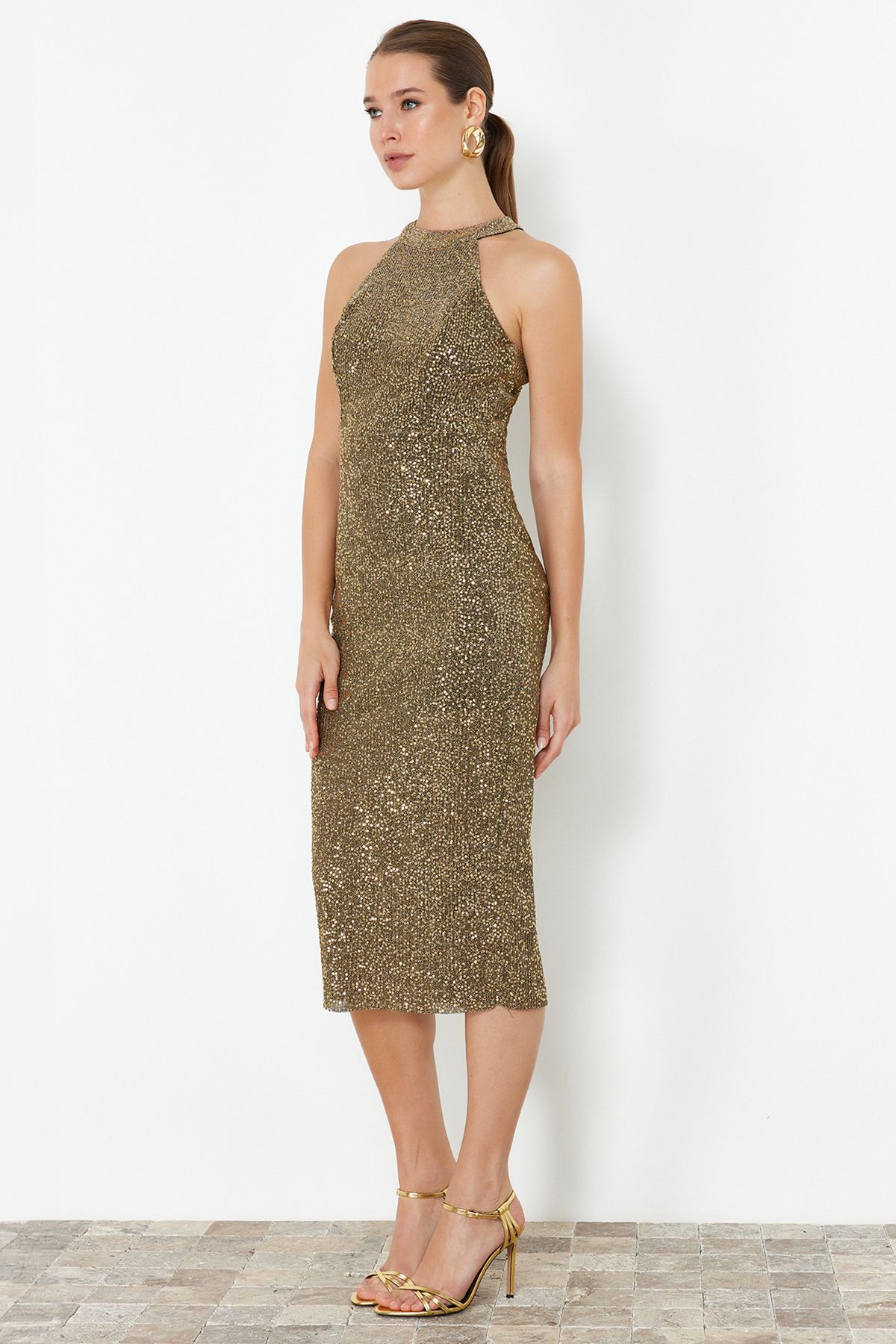 Trendyol Collection-Stylish Gold Evening Dress with Sparkling Sequins - Lined, Fitted TPRAW24EL00233 3