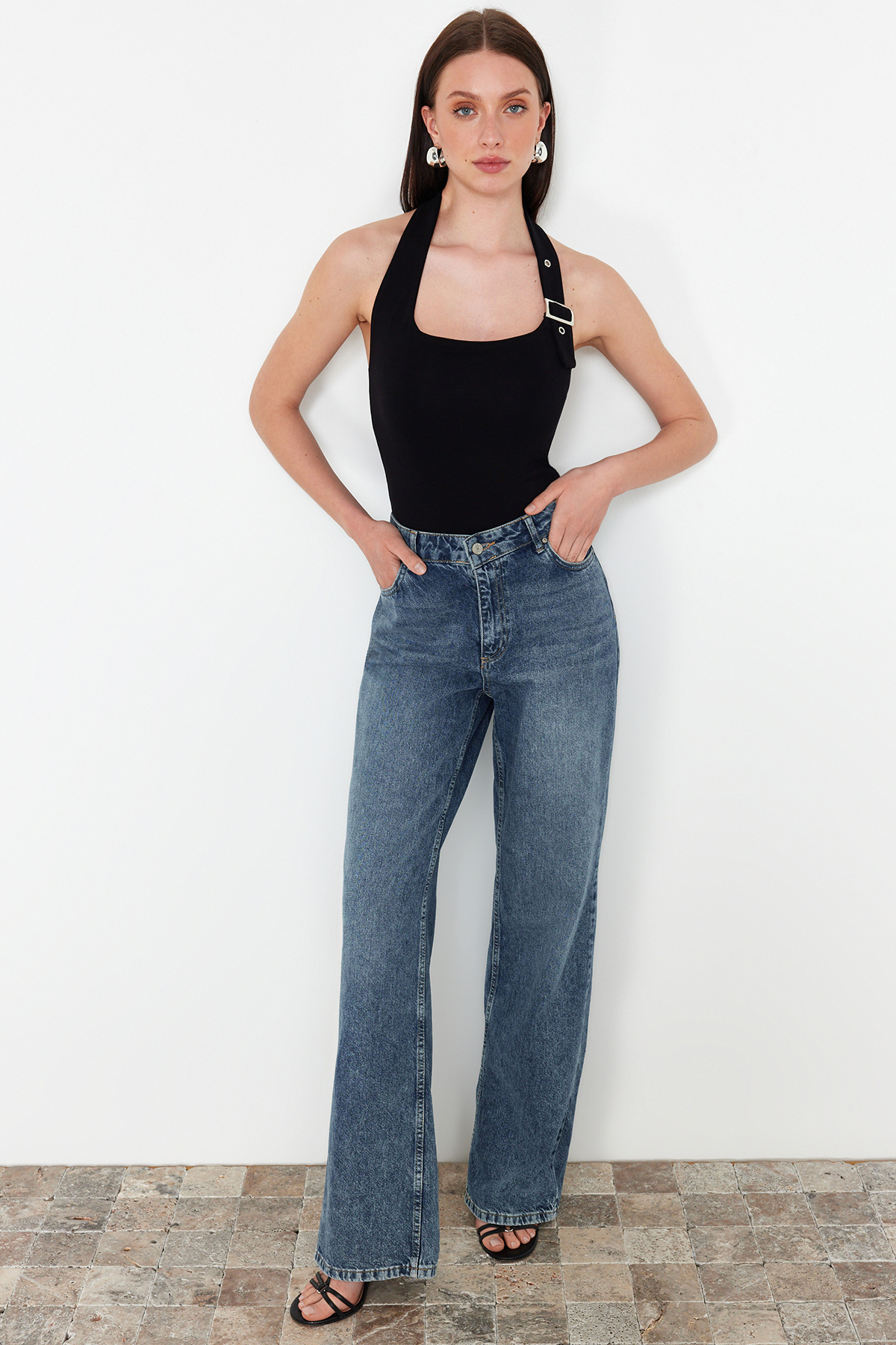 Trendyolmilla  Siyah Boyundan Bağlamalı Kemer Detaylı Fitted/Vücuda Oturan Örme Bluz TWOSS24BZ00580 - Görsel 2