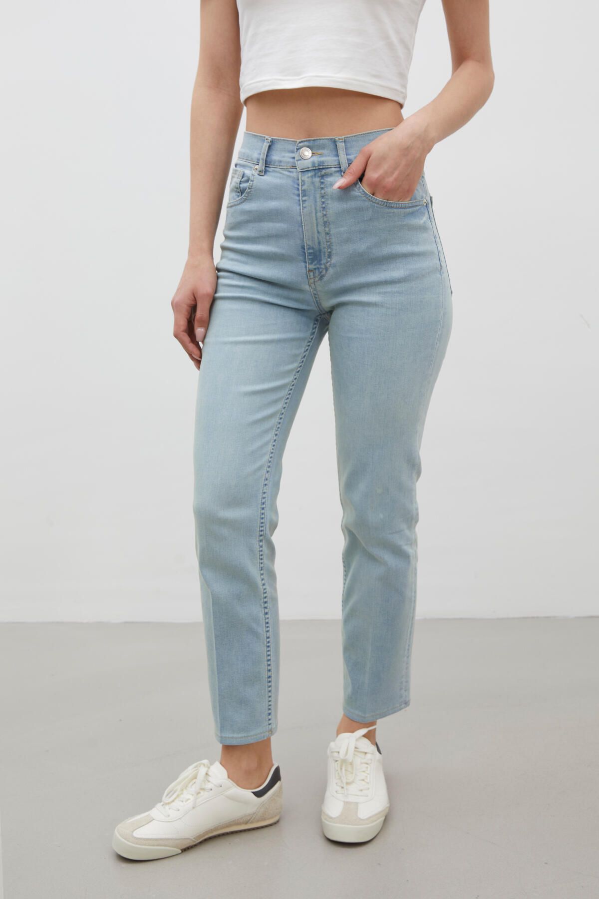 Manuka-BOOTCUT FIT DENIM PANT LIGHT BLUE 5