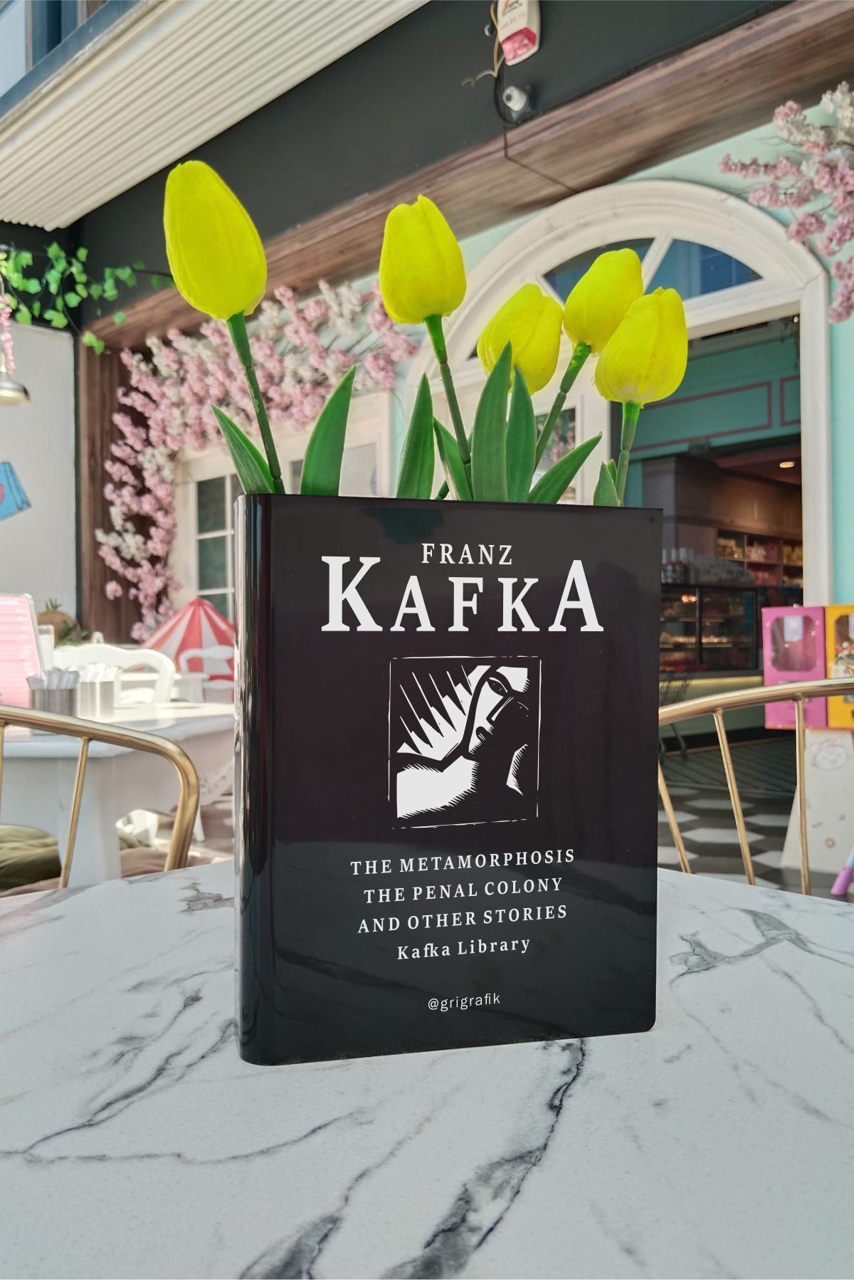 Gri Grafik Design Workshop-Franz Kafka Black Book Vase - World Classics Collection 3