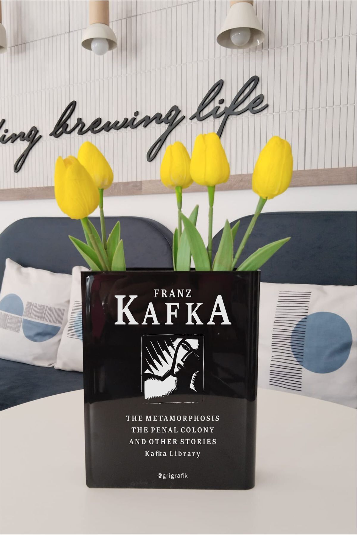 Gri Grafik Design Workshop-Franz Kafka Black Book Vase - World Classics Collection 2