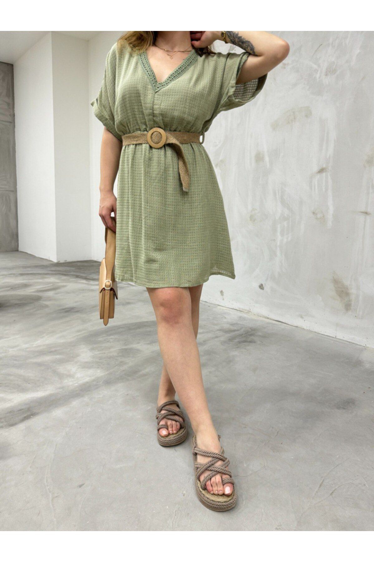 BİKELİFE-Damen Sommerkleid aus Leinen mit V-Ausschnitt, elastischer Taille und Gürtel 3