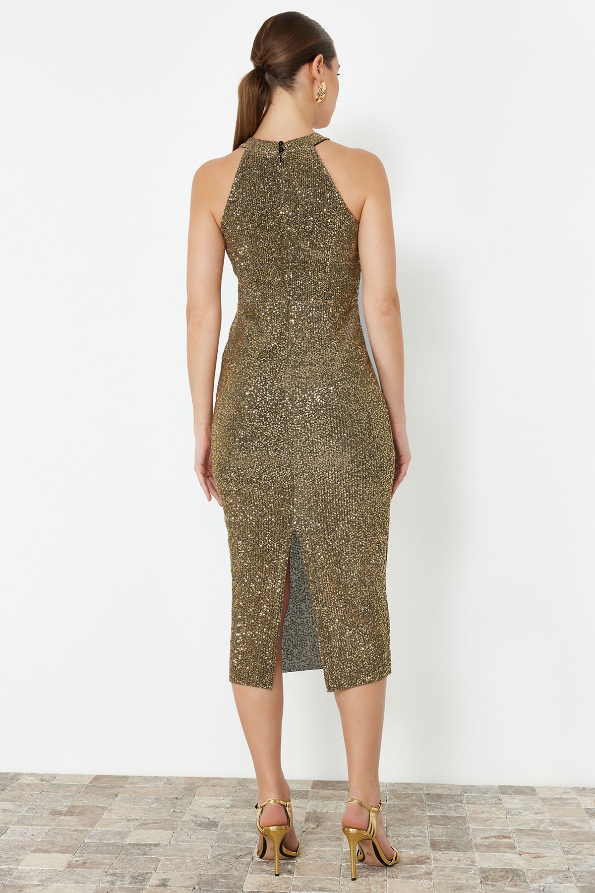 Trendyol Collection-Stylish Gold Evening Dress with Sparkling Sequins - Lined, Fitted TPRAW24EL00233 6