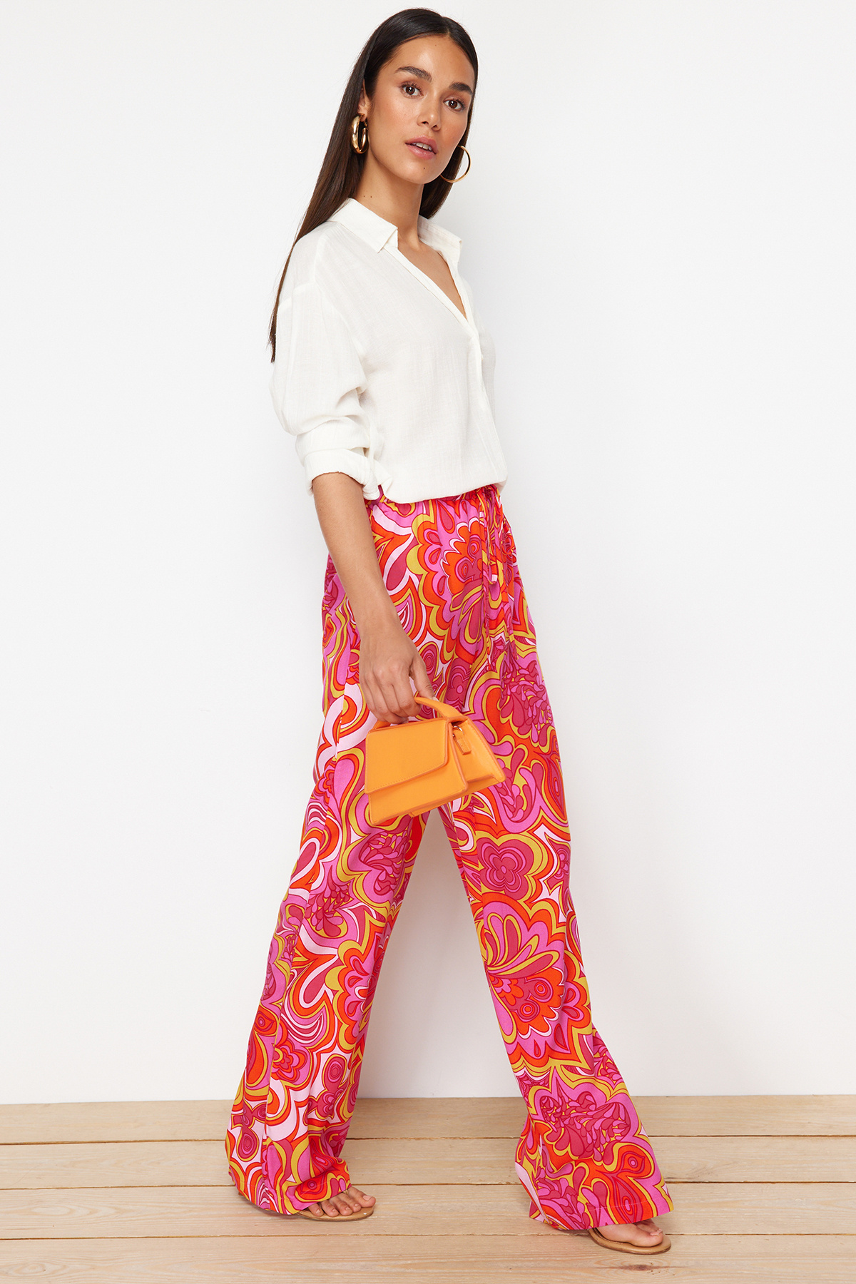 Trendyolmilla  Pembe Beli Lastikli Bağlama Detaylı Wide Leg/Geniş Paça Desenli Dokuma Pantolon TWOSS24PL00159 - Görsel 2