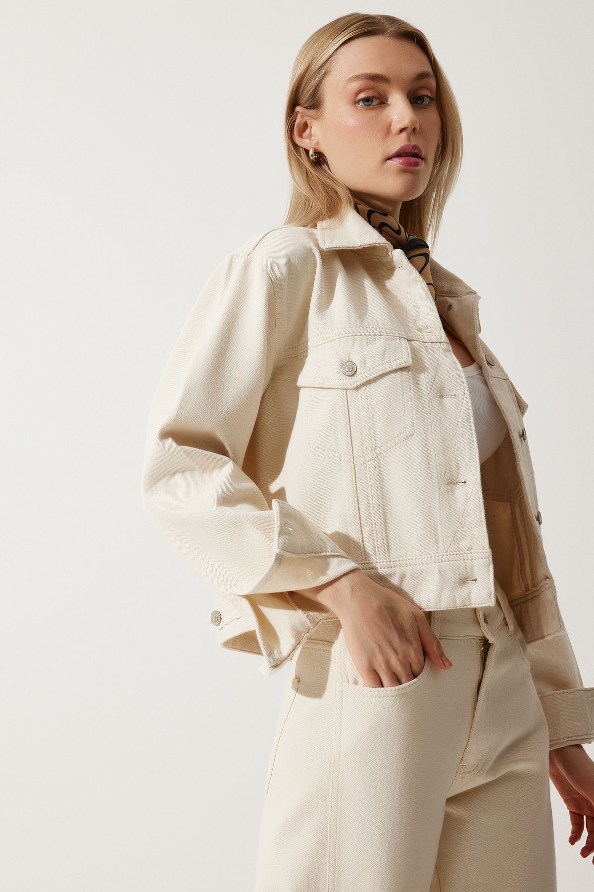 Happiness İstanbul-Women's Bone Short Denim Jacket FN03182 3