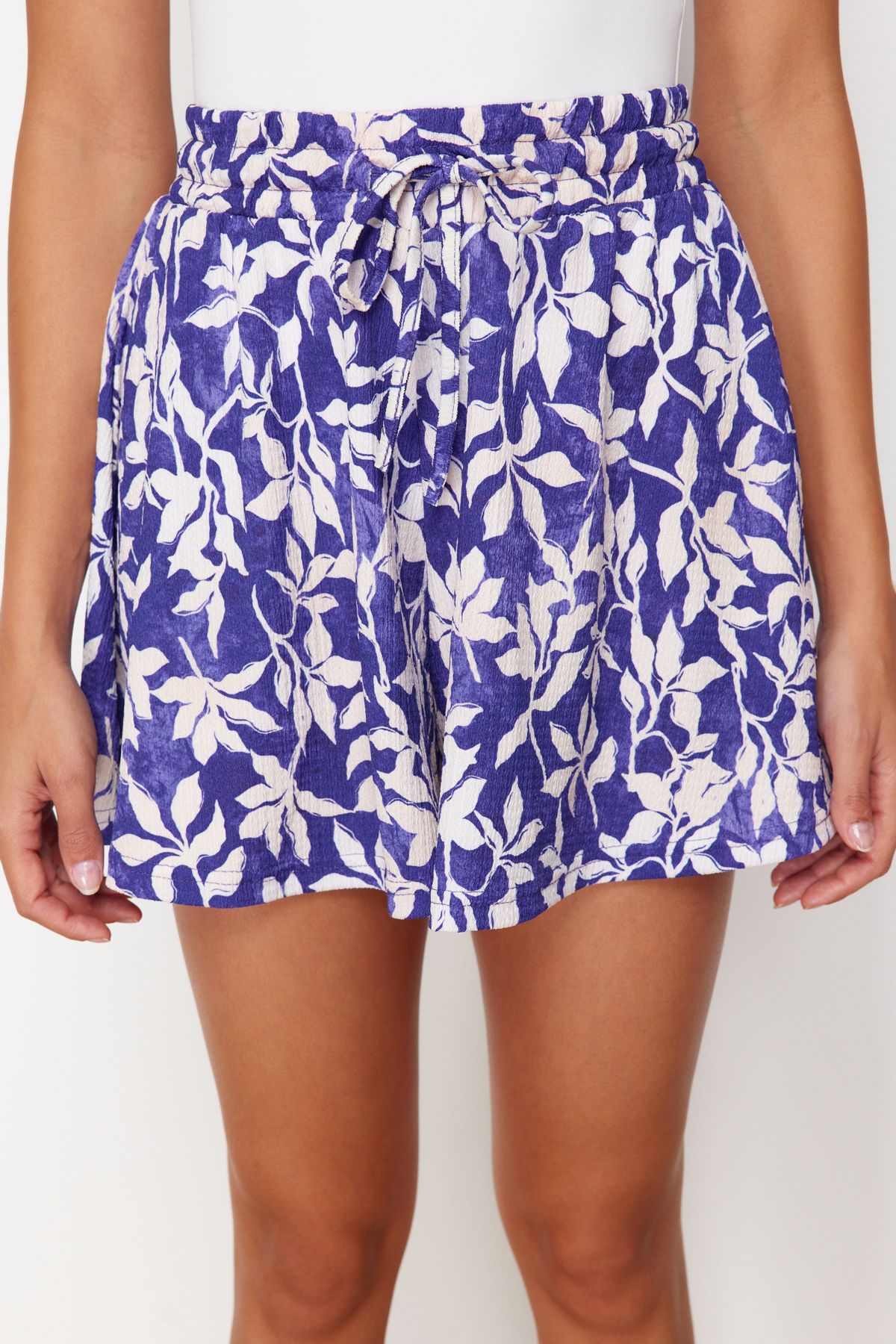 Trendyol Collection-Purple Patterned Relaxed Fit Regular Waist Wrap/Textured Knitted Shorts TWOSS22SR0212 4